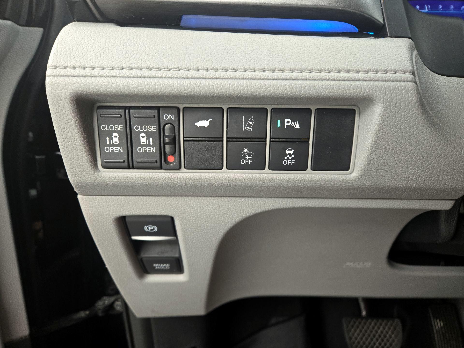 Thumbnail: 2018 Honda Odyssey - 13