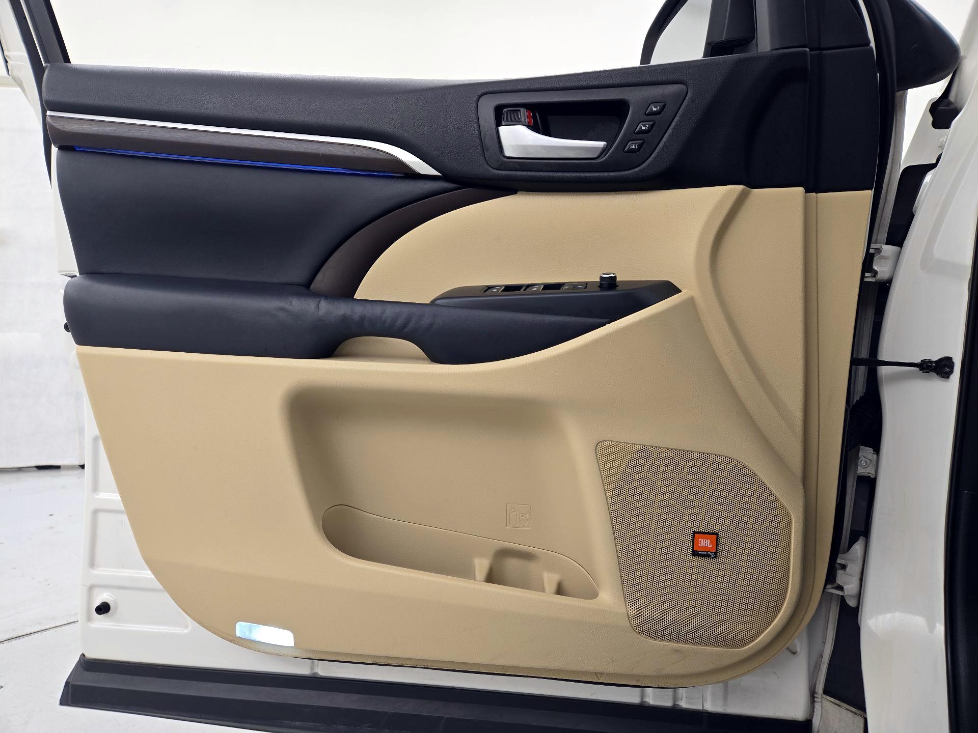 Thumbnail: 2014 Toyota Highlander - 12