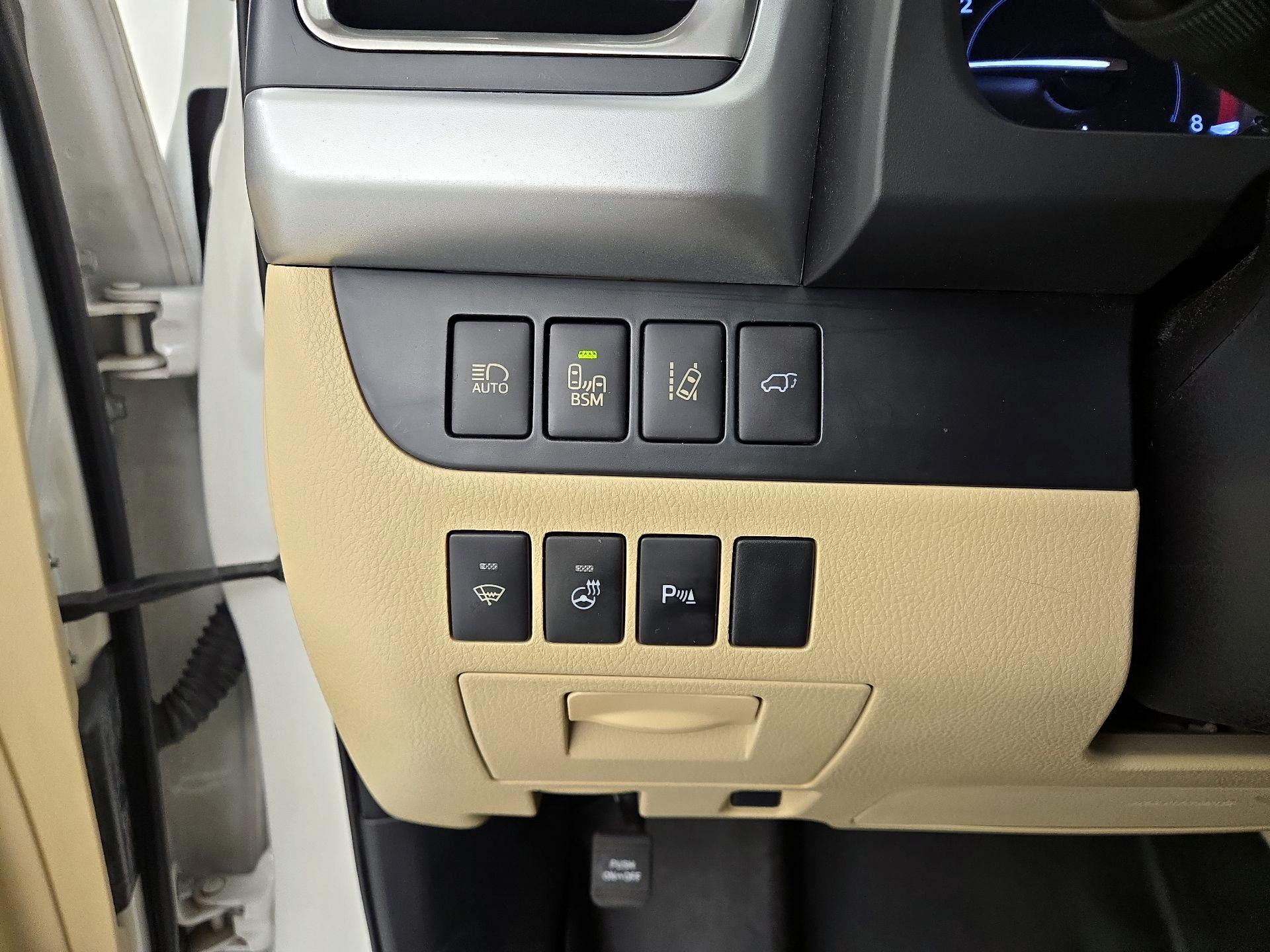 Thumbnail: 2014 Toyota Highlander - 13