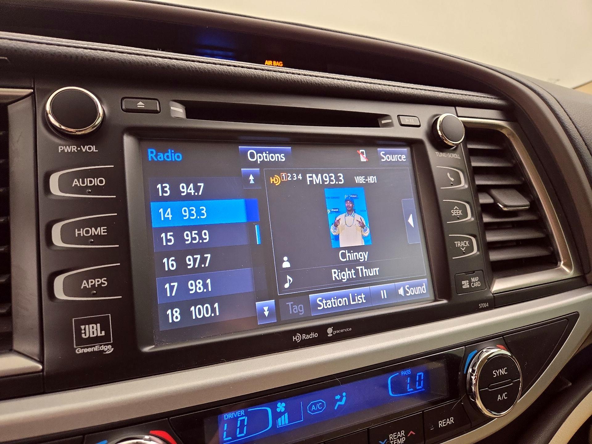 Thumbnail: 2014 Toyota Highlander - 16