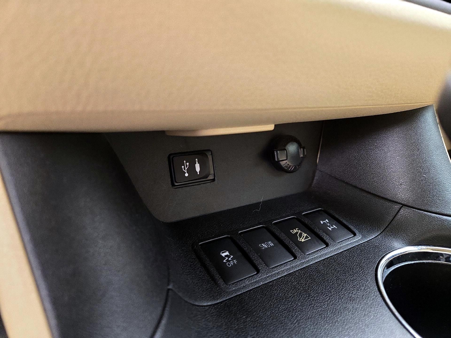 Thumbnail: 2014 Toyota Highlander - 19