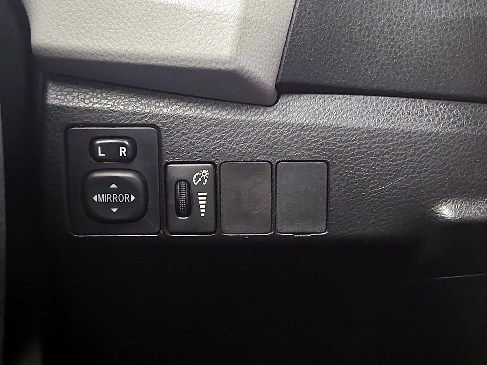 Thumbnail: 2015 Toyota Corolla - 13