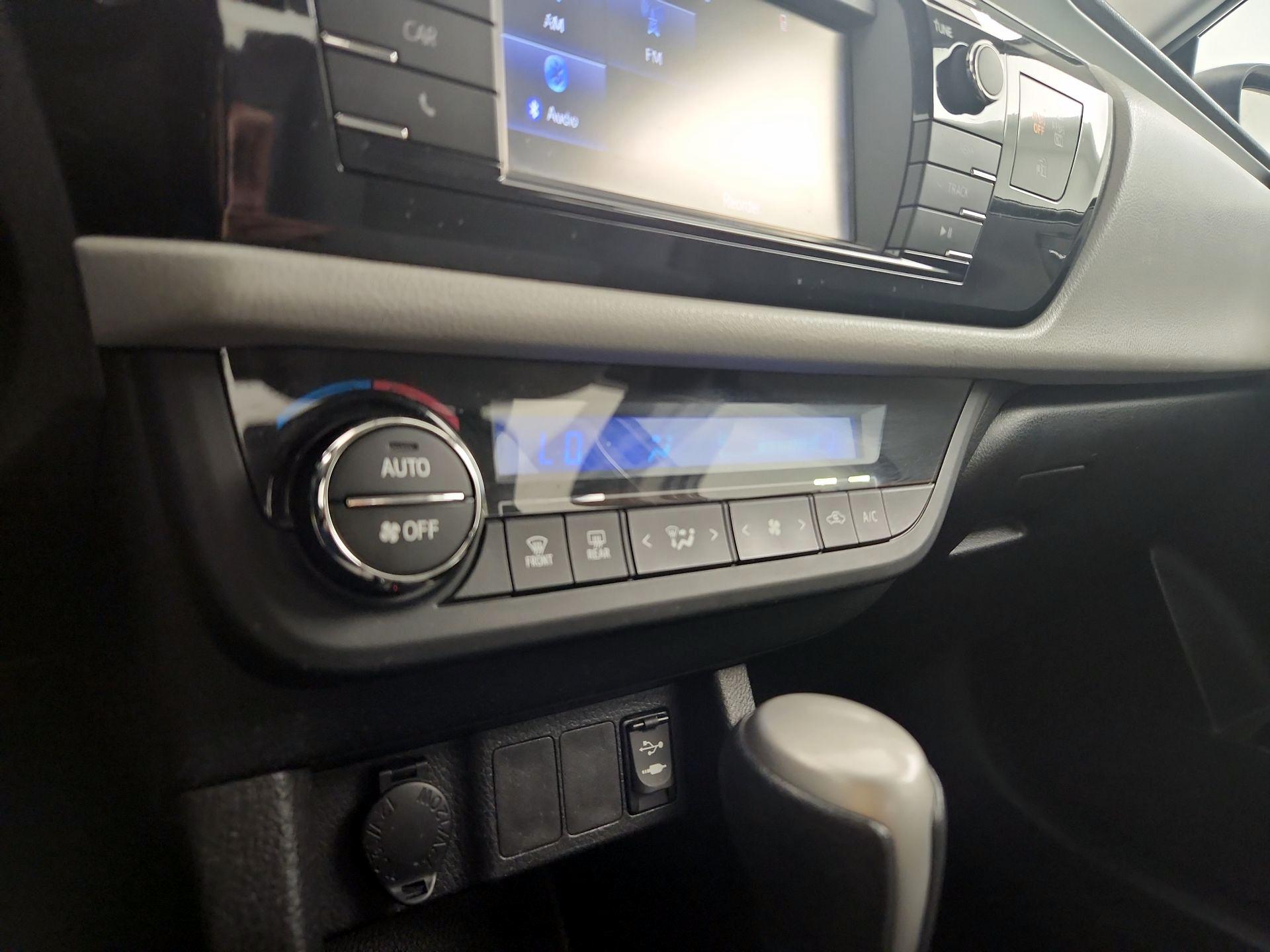 Thumbnail: 2015 Toyota Corolla - 16