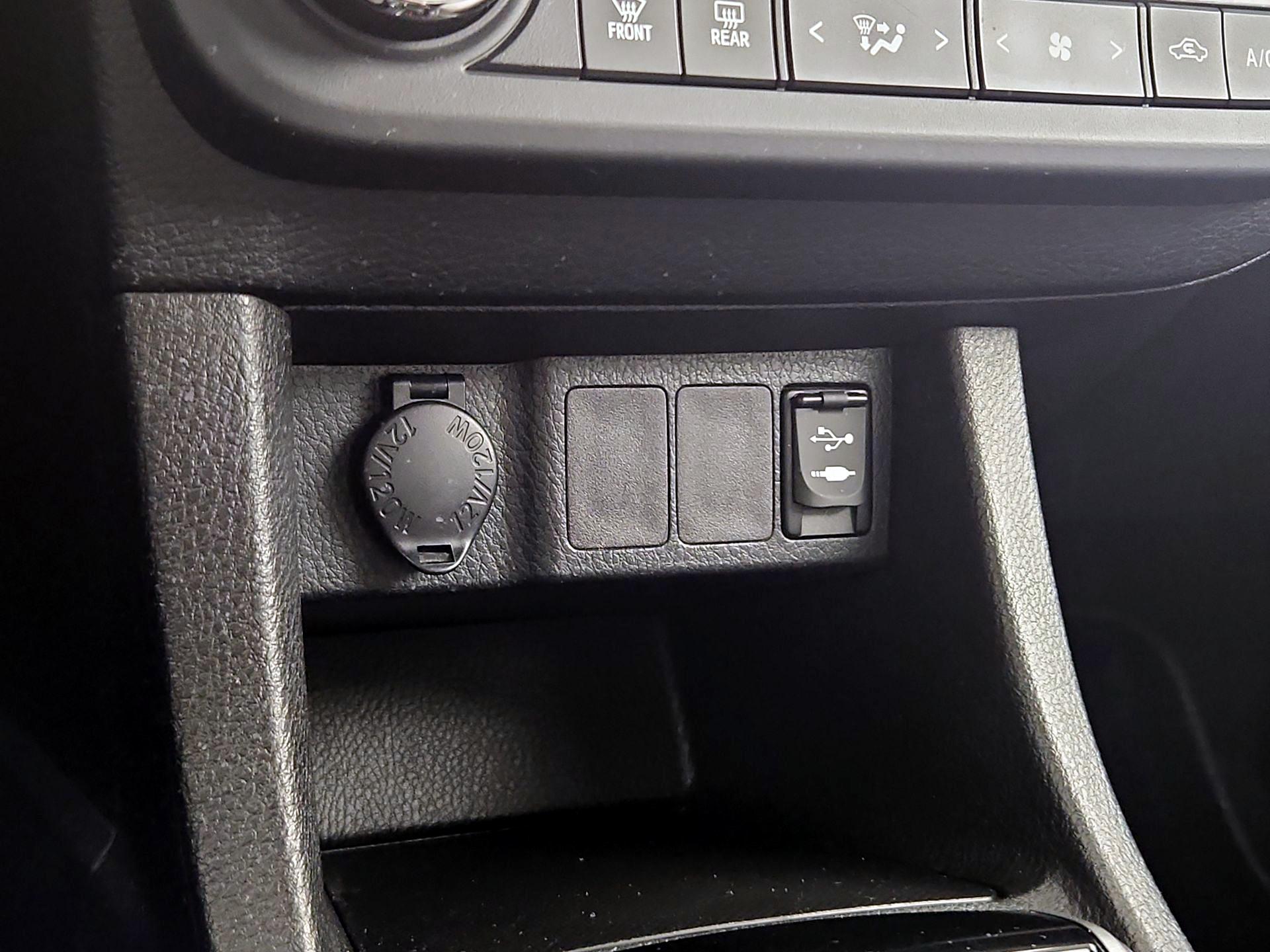 Thumbnail: 2015 Toyota Corolla - 18