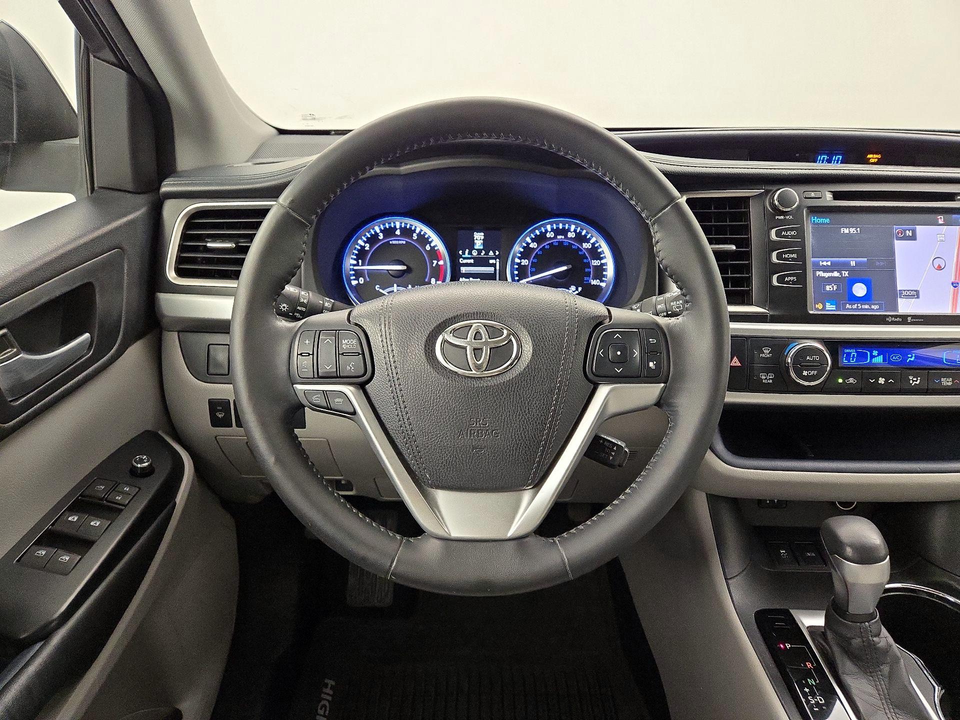 Thumbnail: 2015 Toyota Highlander - 10