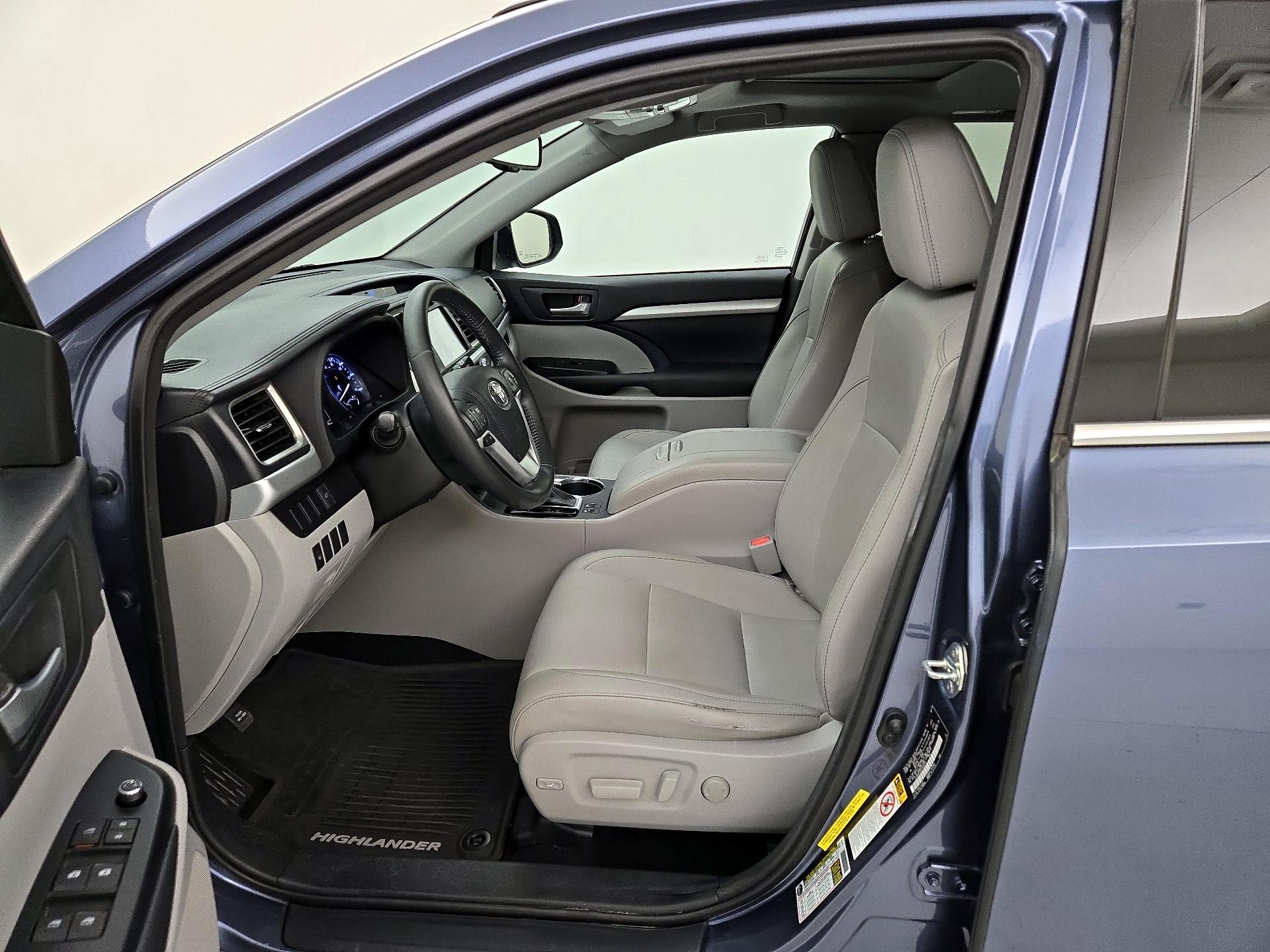 Thumbnail: 2015 Toyota Highlander - 11