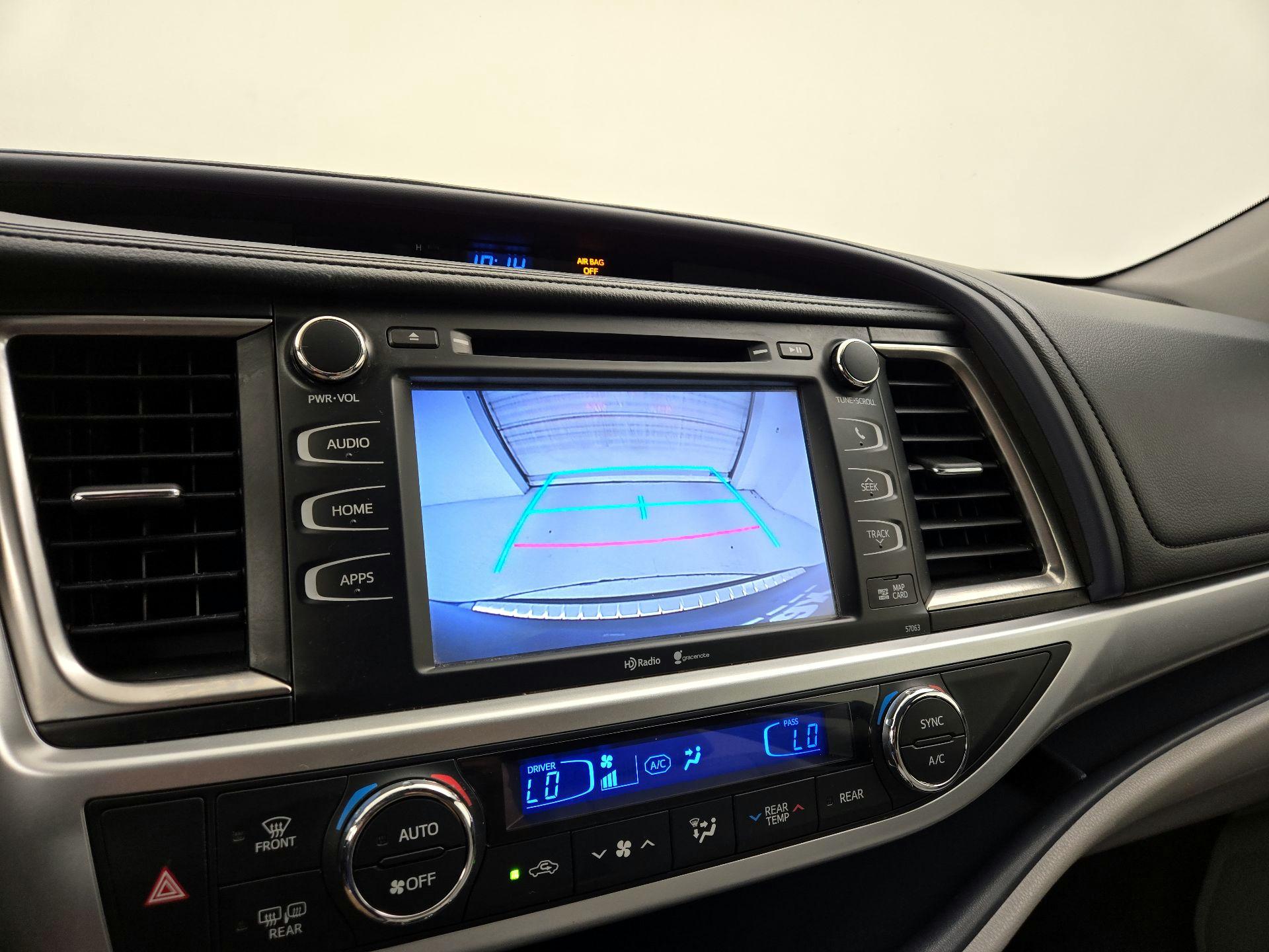 Thumbnail: 2015 Toyota Highlander - 15