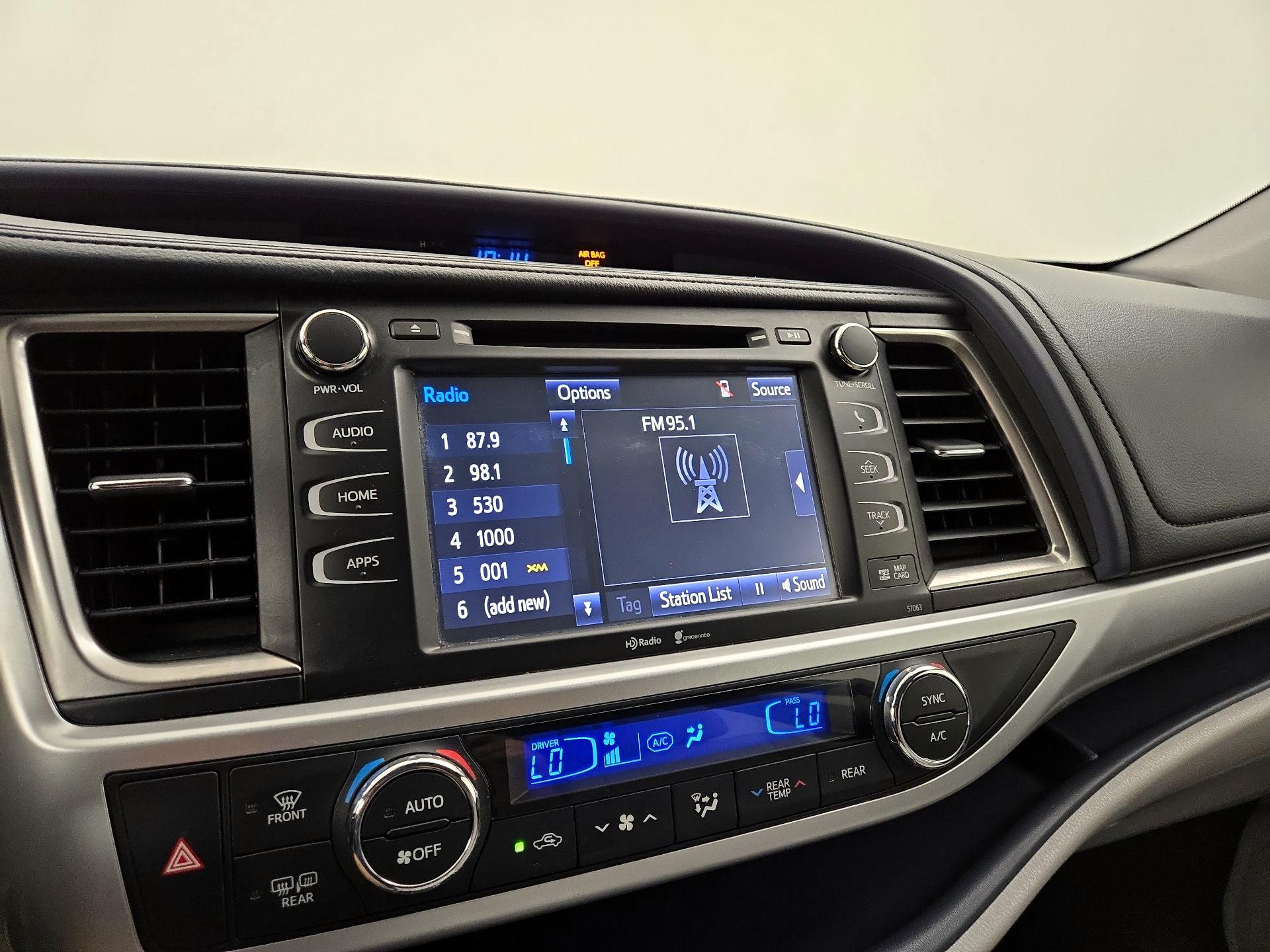 Thumbnail: 2015 Toyota Highlander - 16