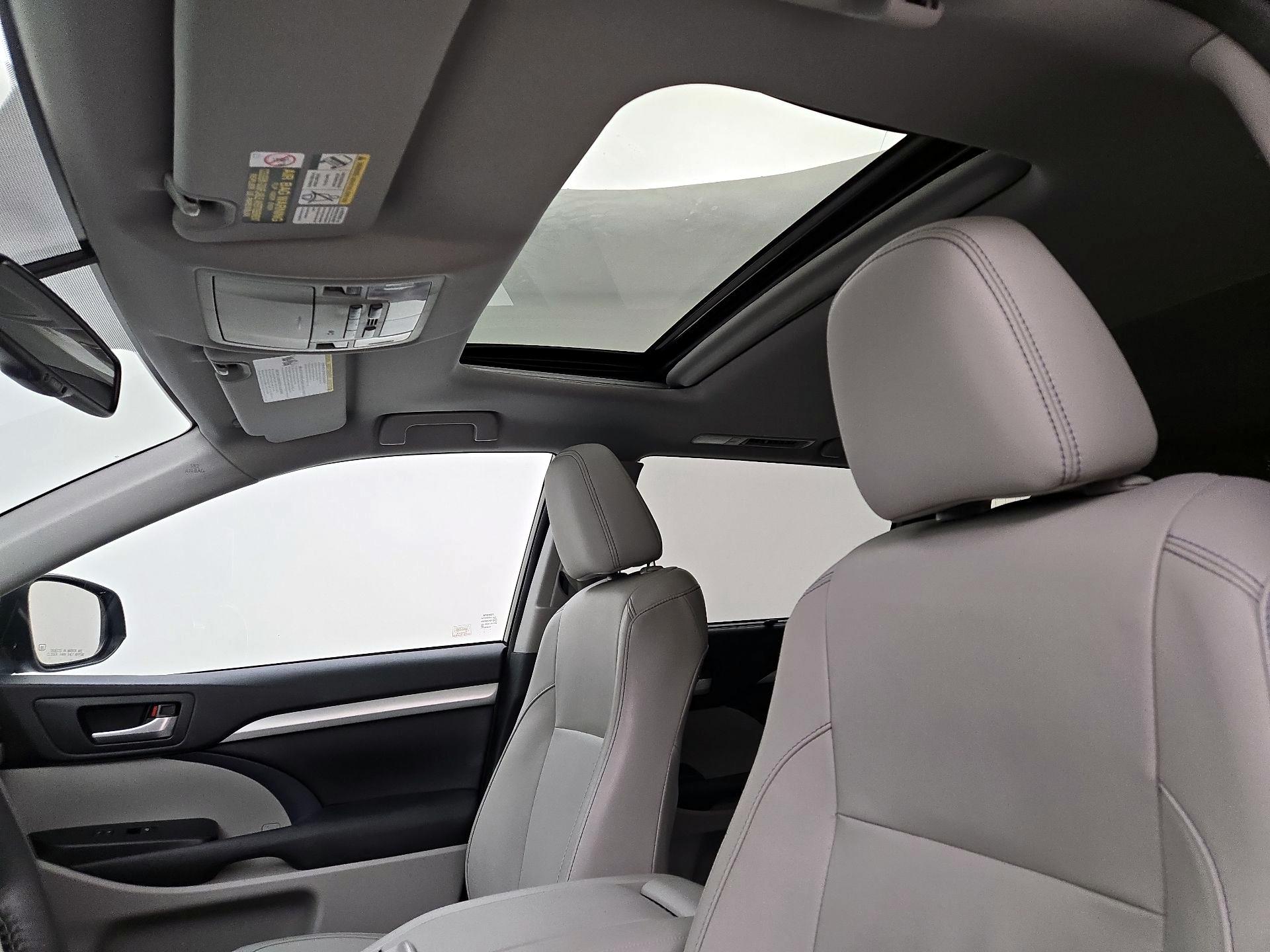 Thumbnail: 2015 Toyota Highlander - 20