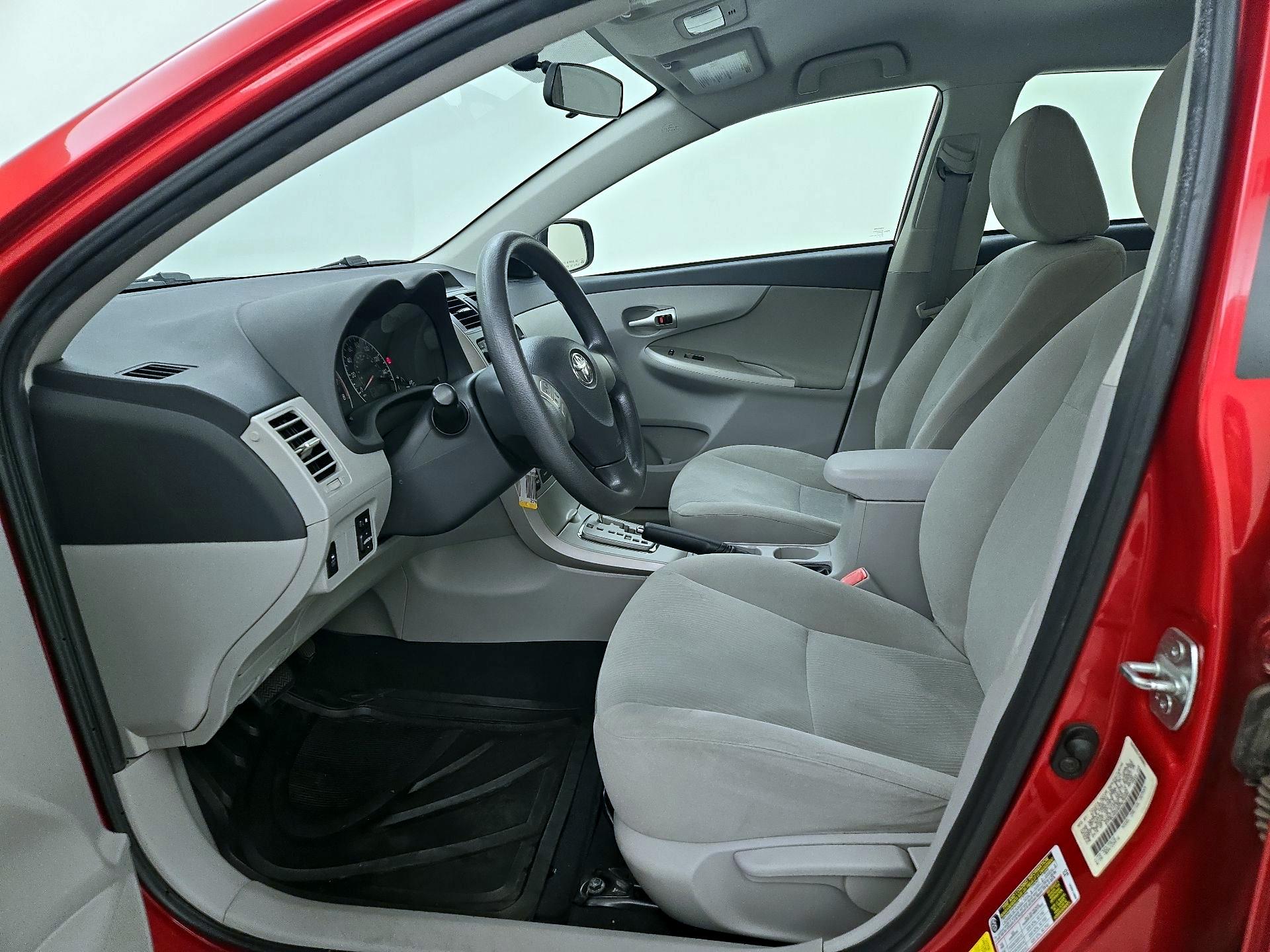 Thumbnail: 2013 Toyota Corolla - 11