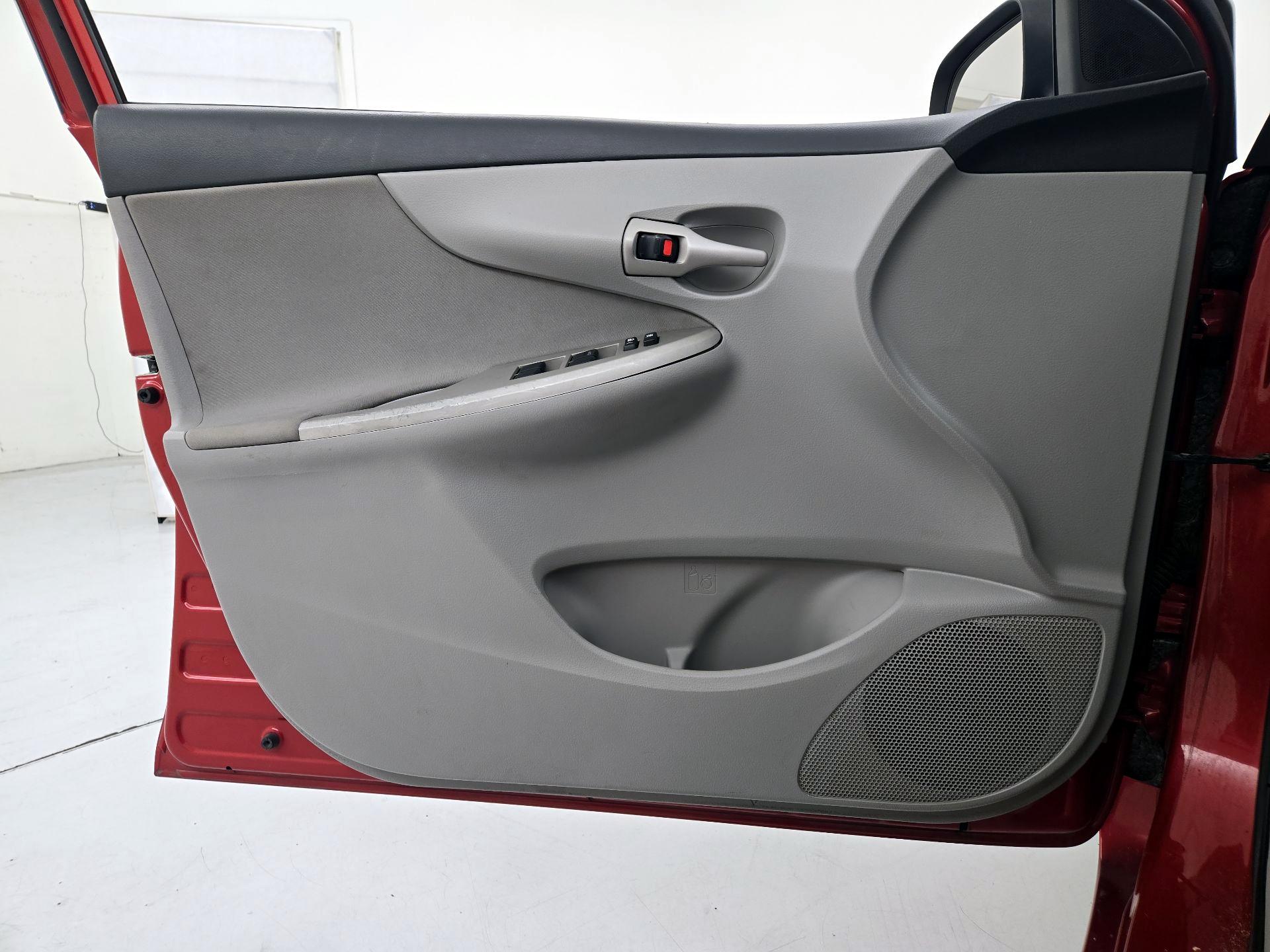 Thumbnail: 2013 Toyota Corolla - 12