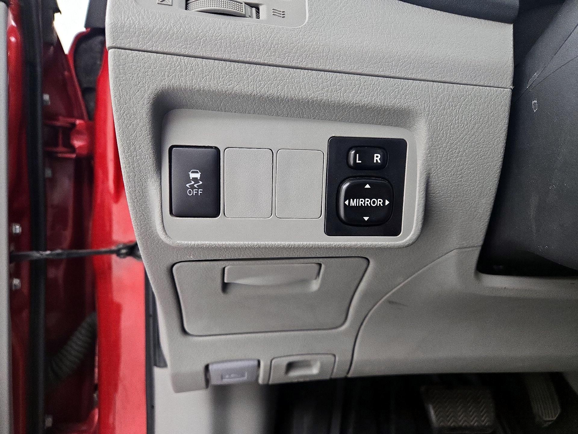 Thumbnail: 2013 Toyota Corolla - 13