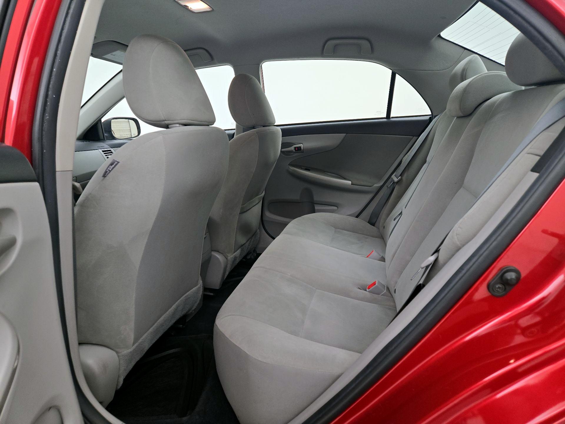 Thumbnail: 2013 Toyota Corolla - 18