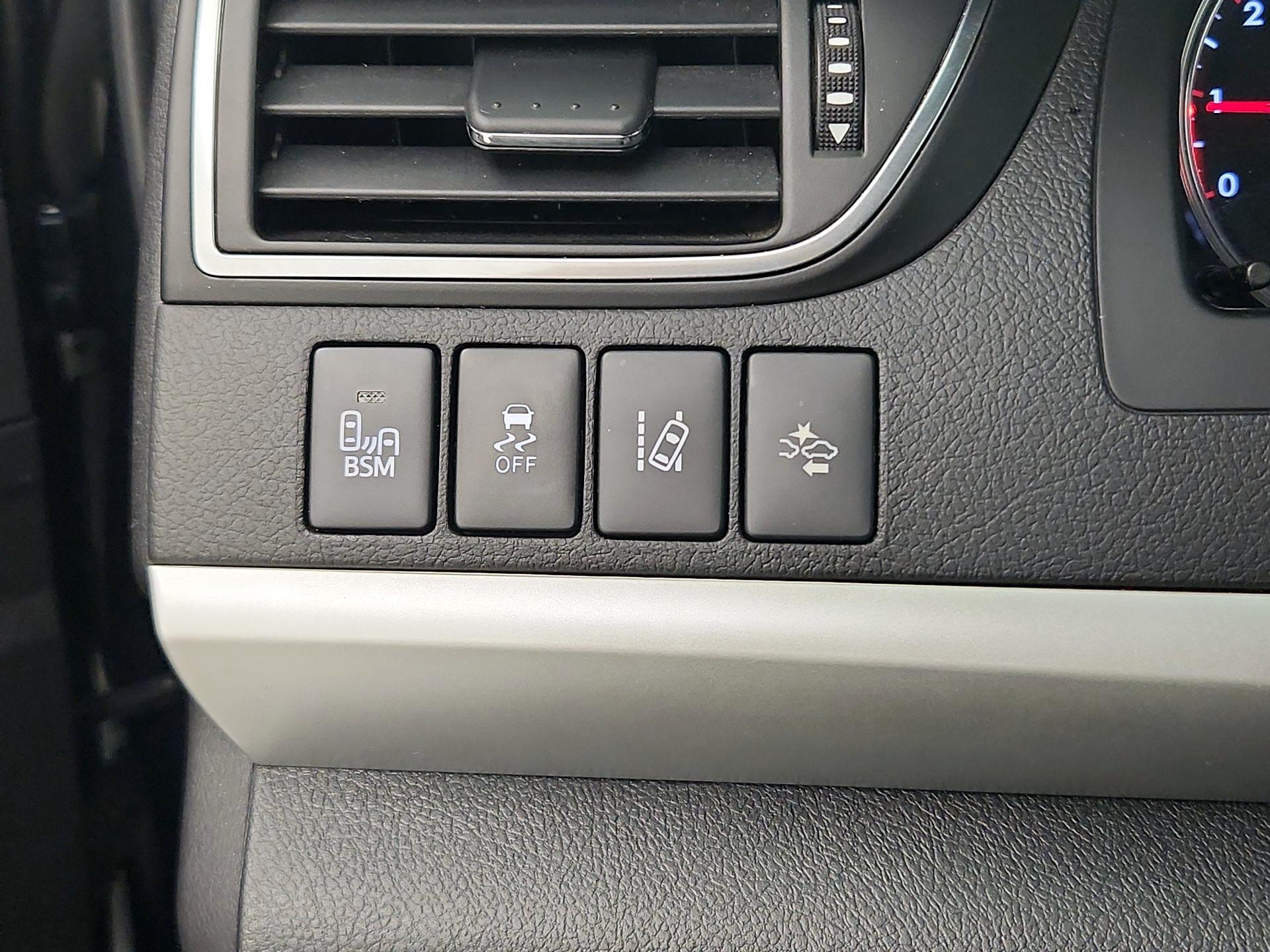 Thumbnail: 2016 Toyota Camry - 13