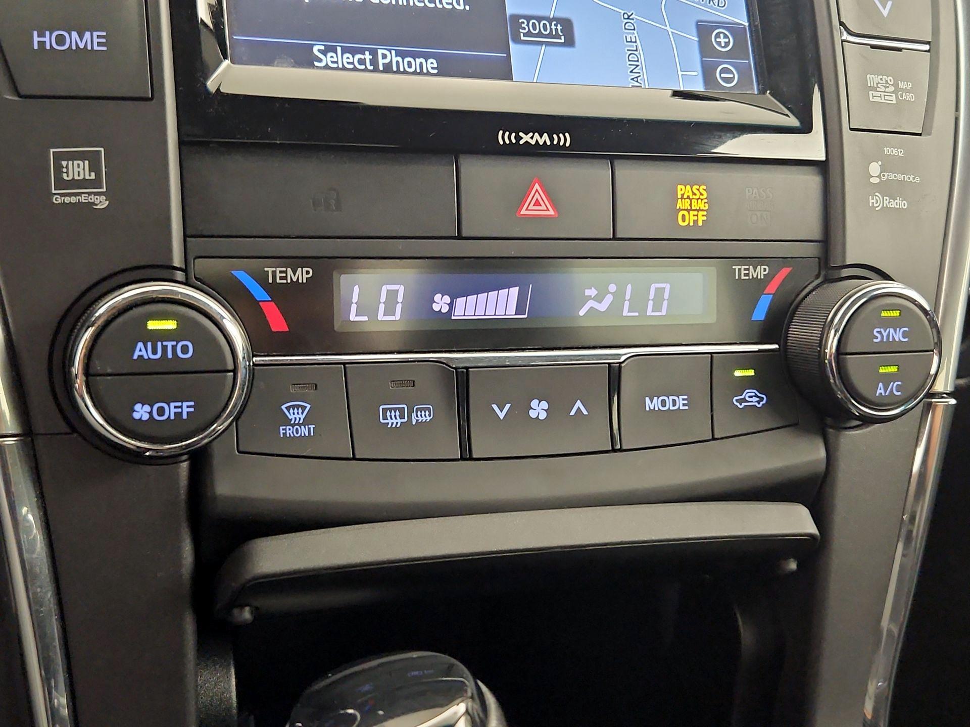 Thumbnail: 2016 Toyota Camry - 17