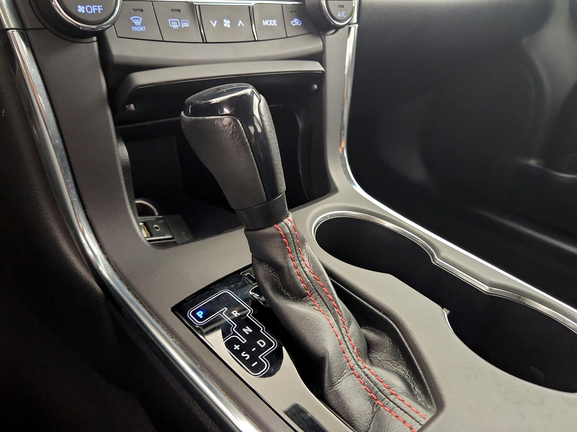 Thumbnail: 2016 Toyota Camry - 18