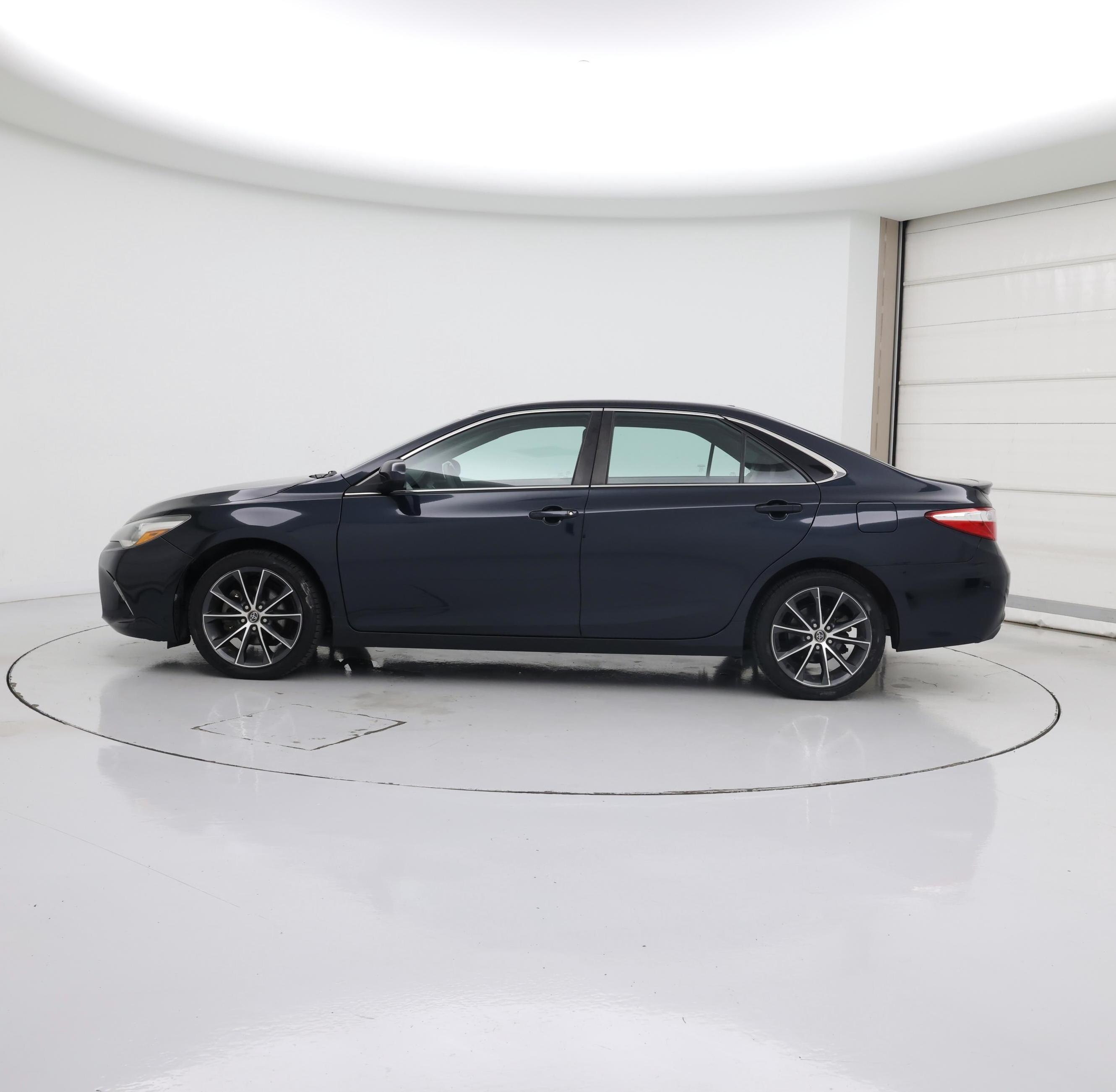 Thumbnail: 2016 Toyota Camry - 3
