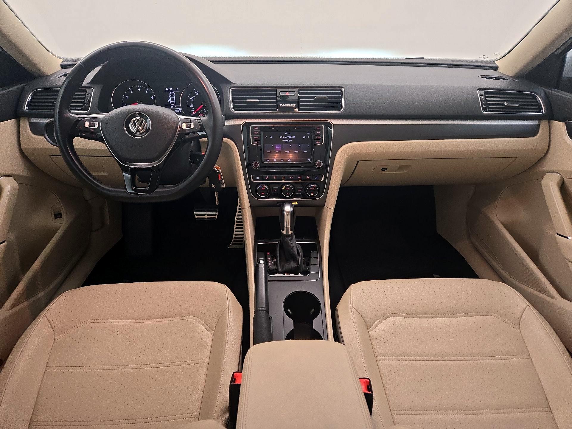 Thumbnail: 2018 Volkswagen Passat - 9