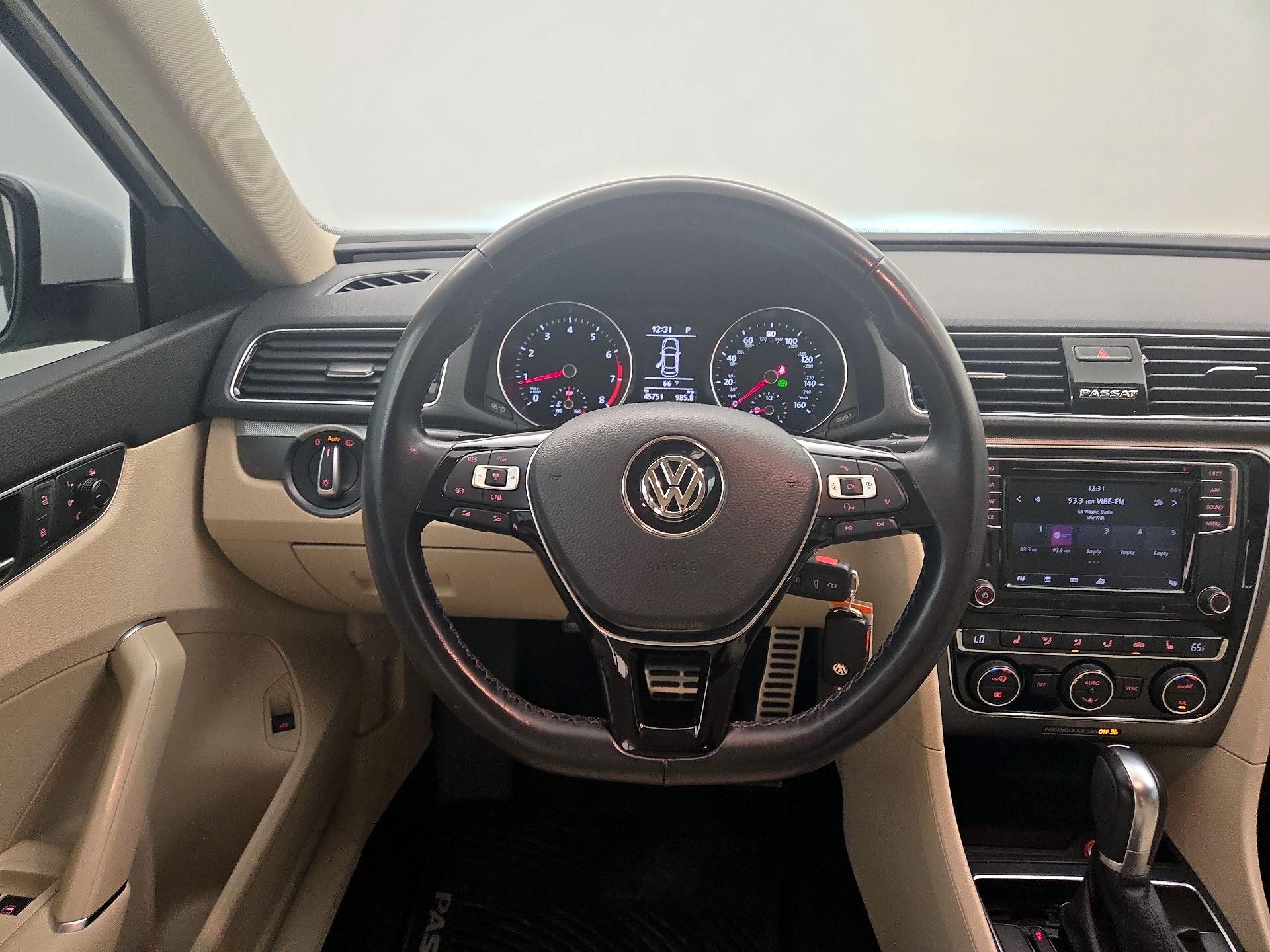 Thumbnail: 2018 Volkswagen Passat - 10