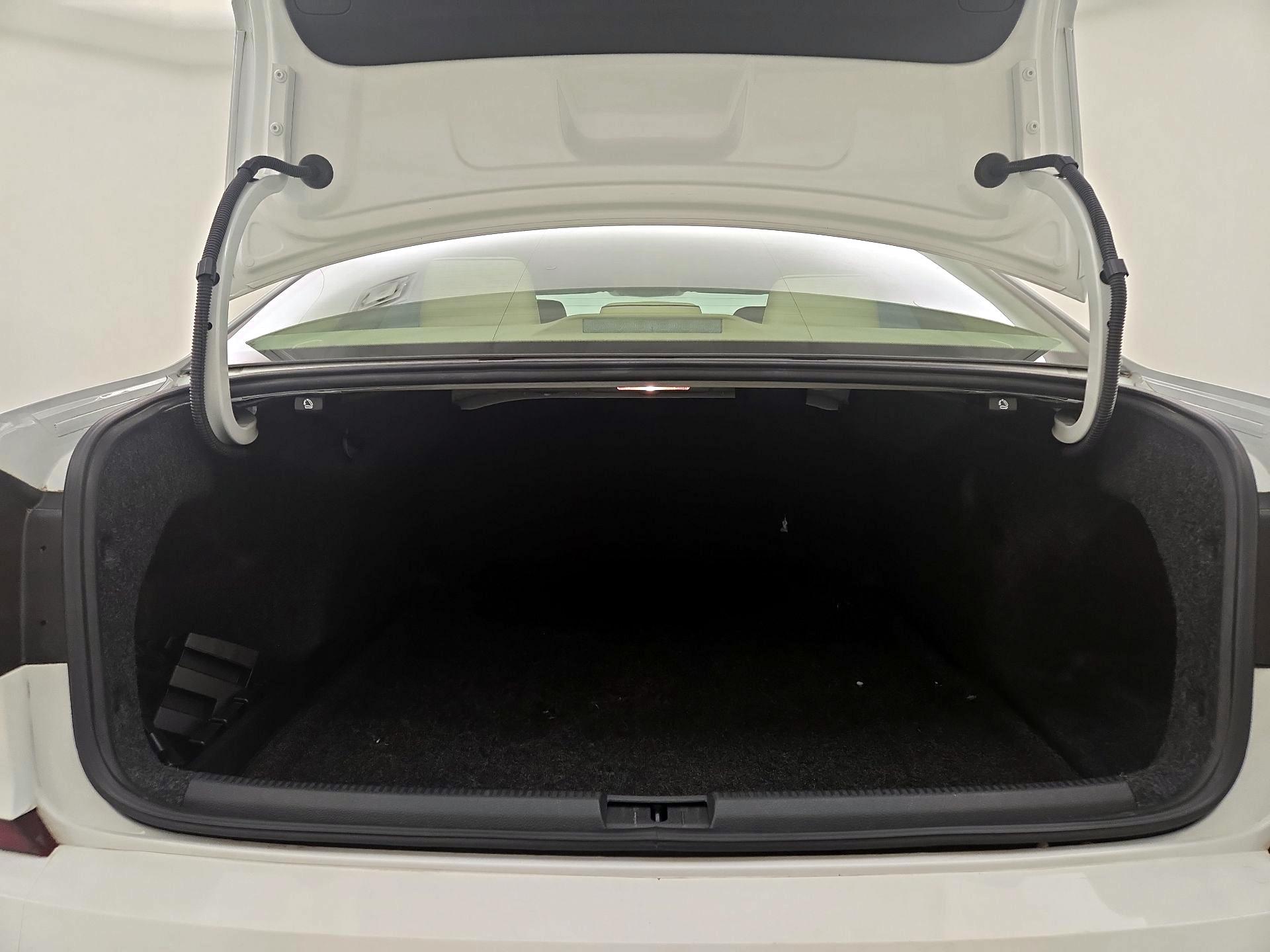 Thumbnail: 2018 Volkswagen Passat - 20