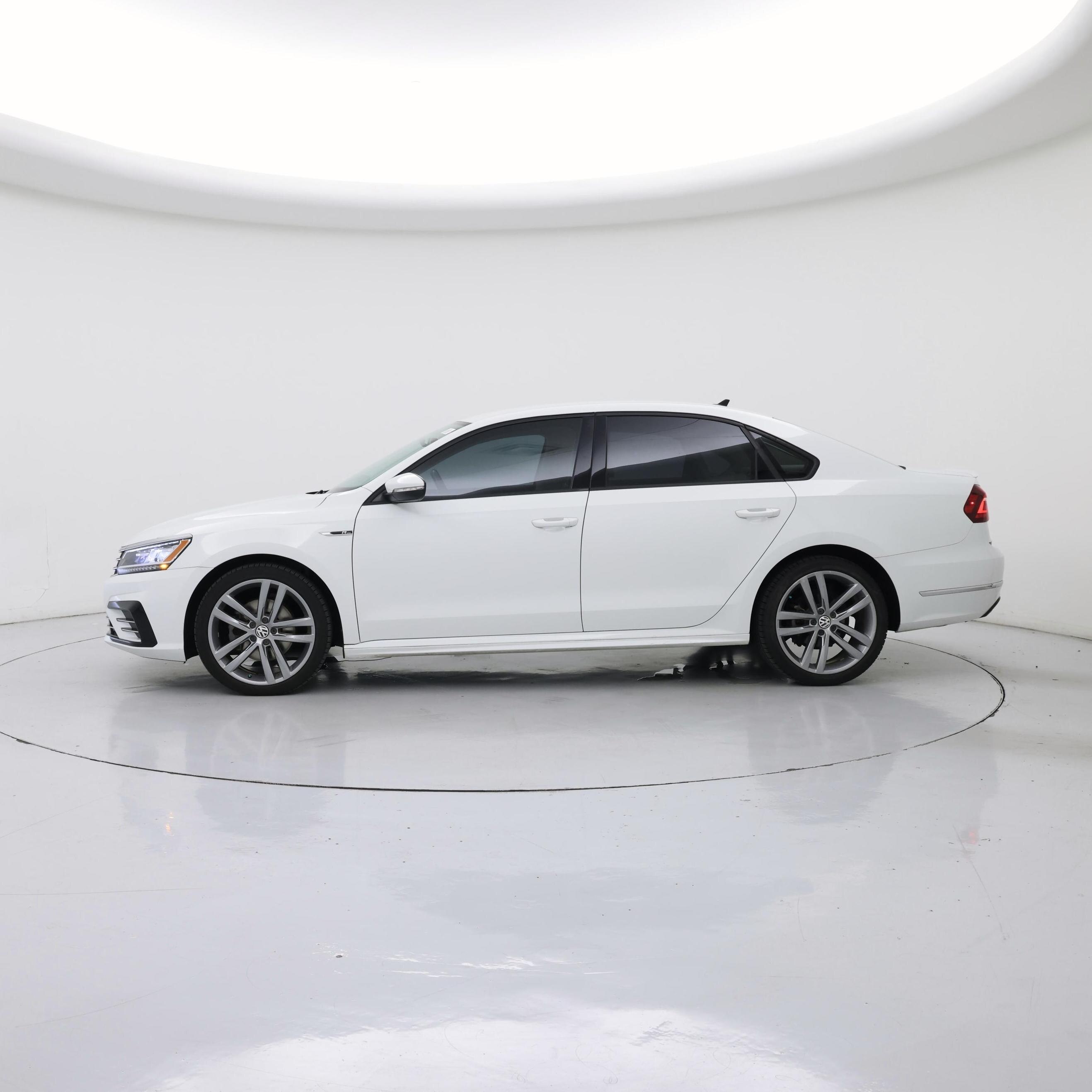Thumbnail: 2018 Volkswagen Passat - 3