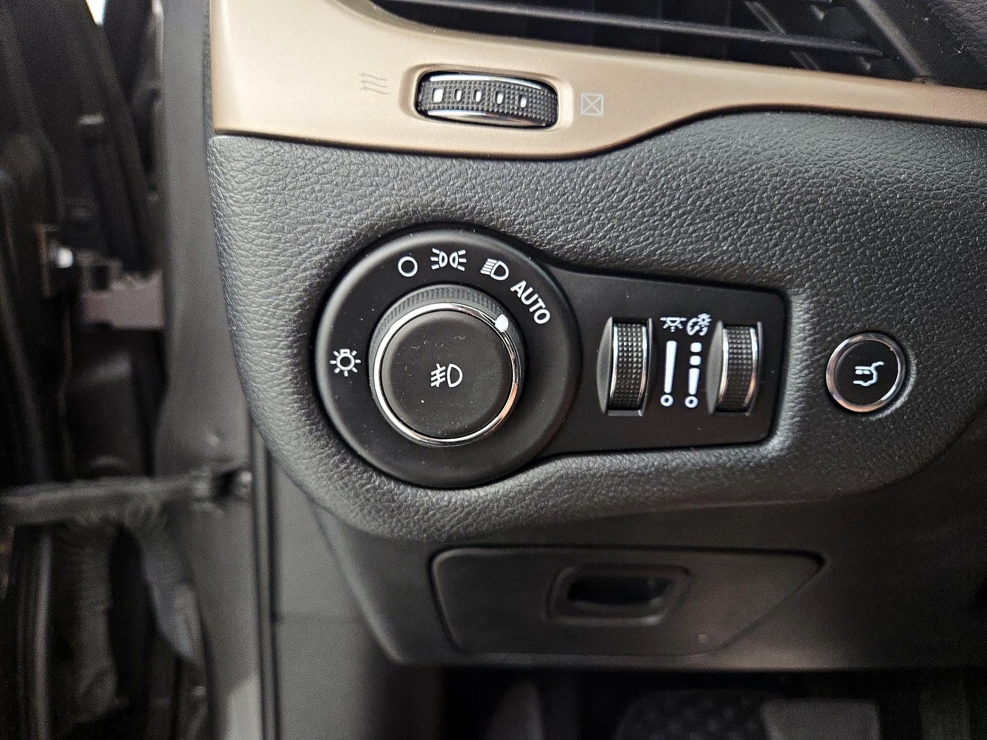 Thumbnail: 2016 Jeep Cherokee - 13