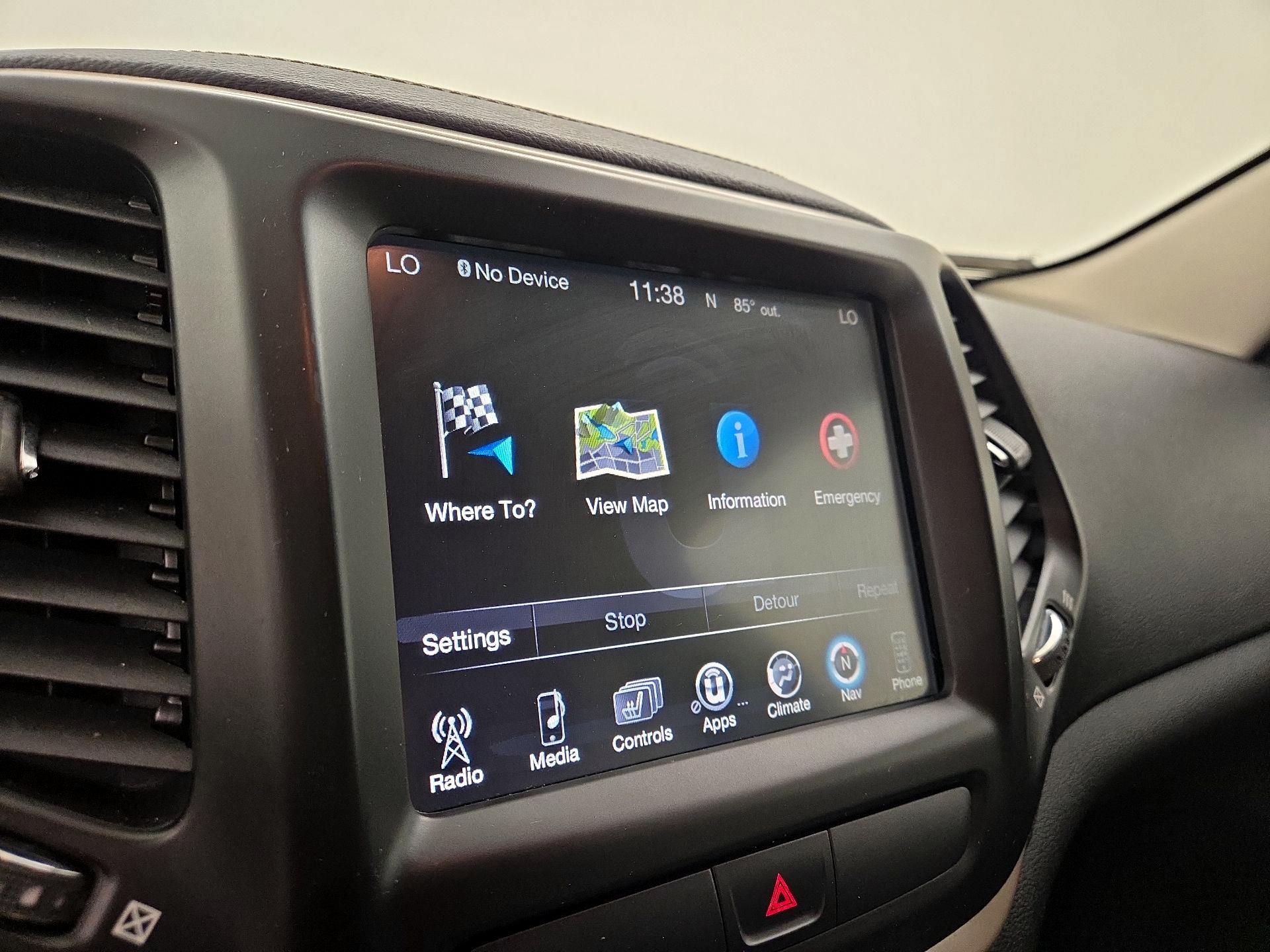 Thumbnail: 2016 Jeep Cherokee - 14