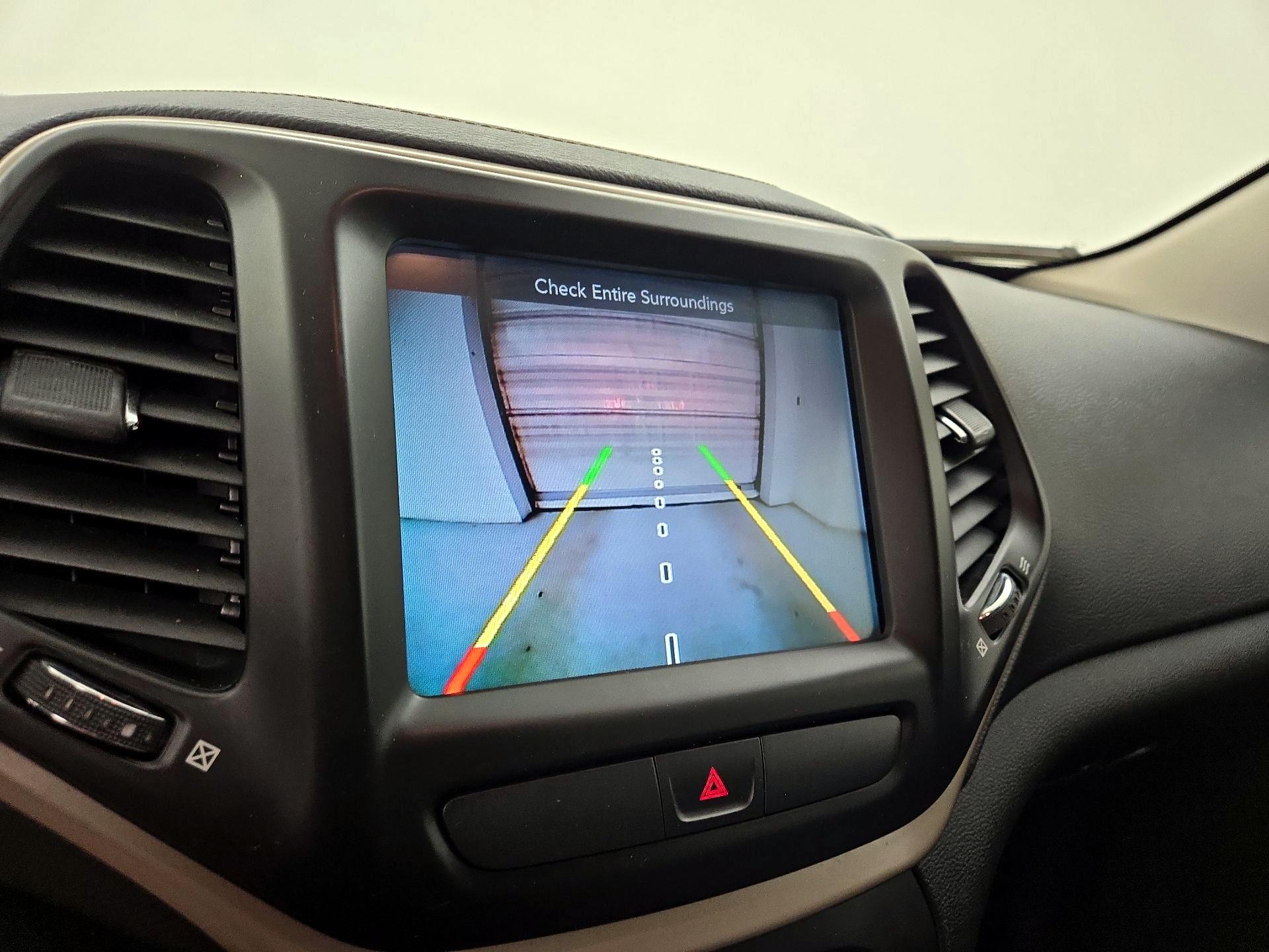 Thumbnail: 2016 Jeep Cherokee - 15