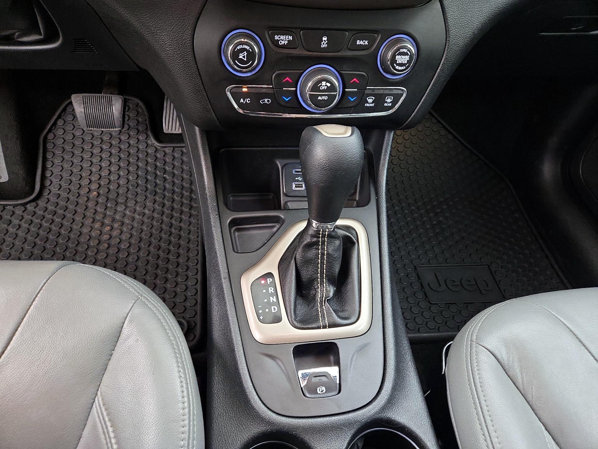 Thumbnail: 2016 Jeep Cherokee - 18