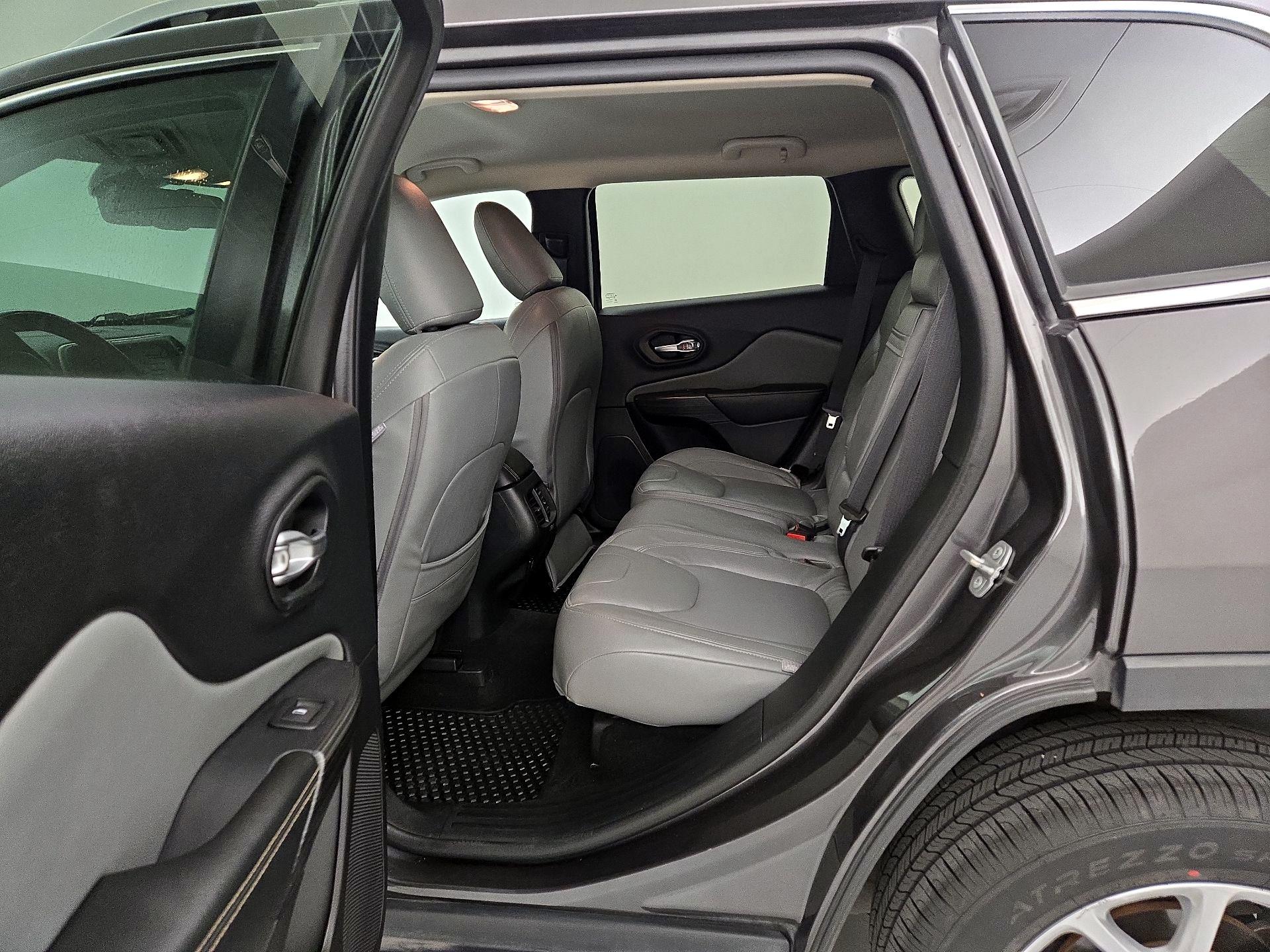 Thumbnail: 2016 Jeep Cherokee - 20