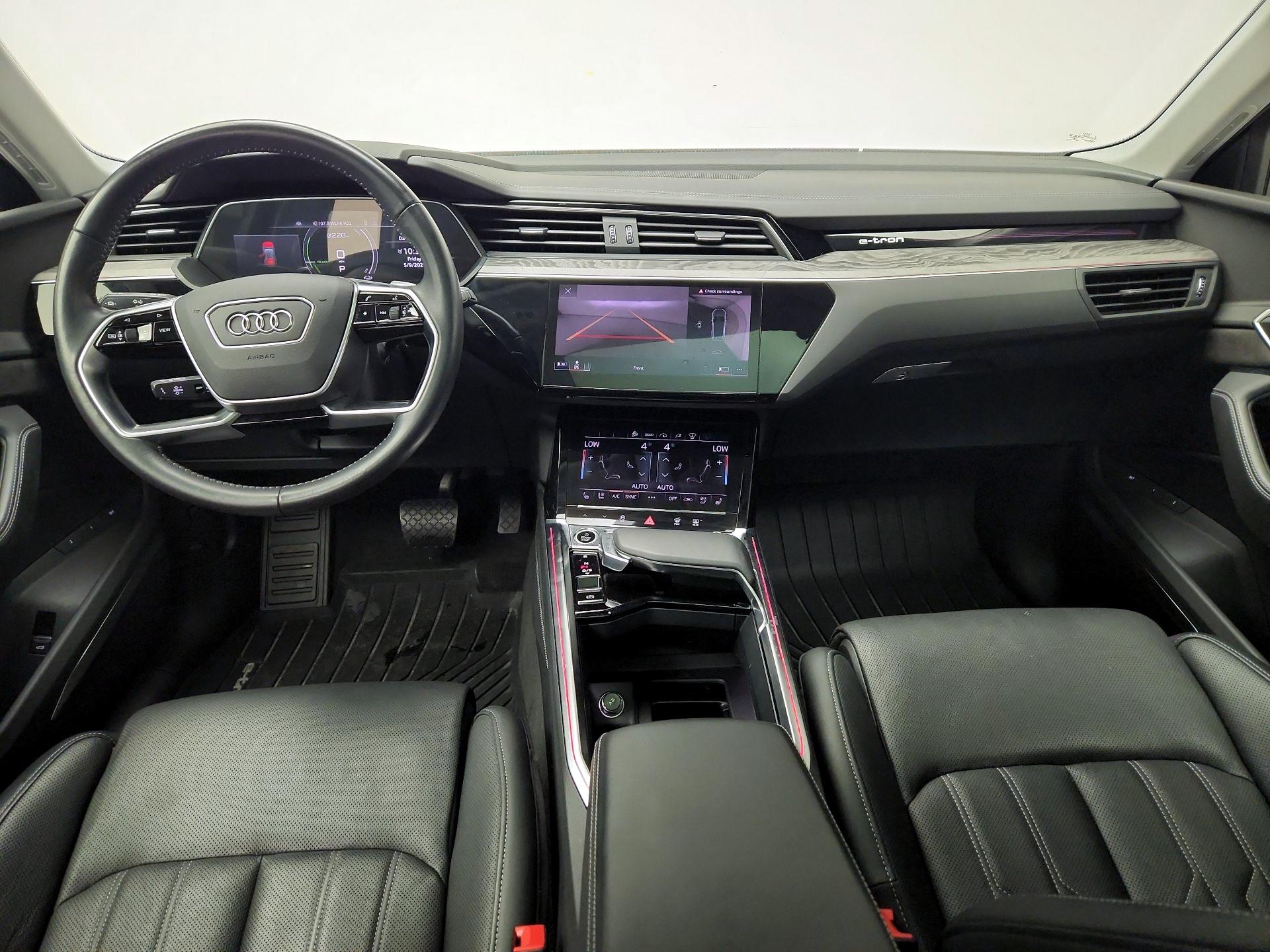 Thumbnail: 2021 Audi e-tron - 9