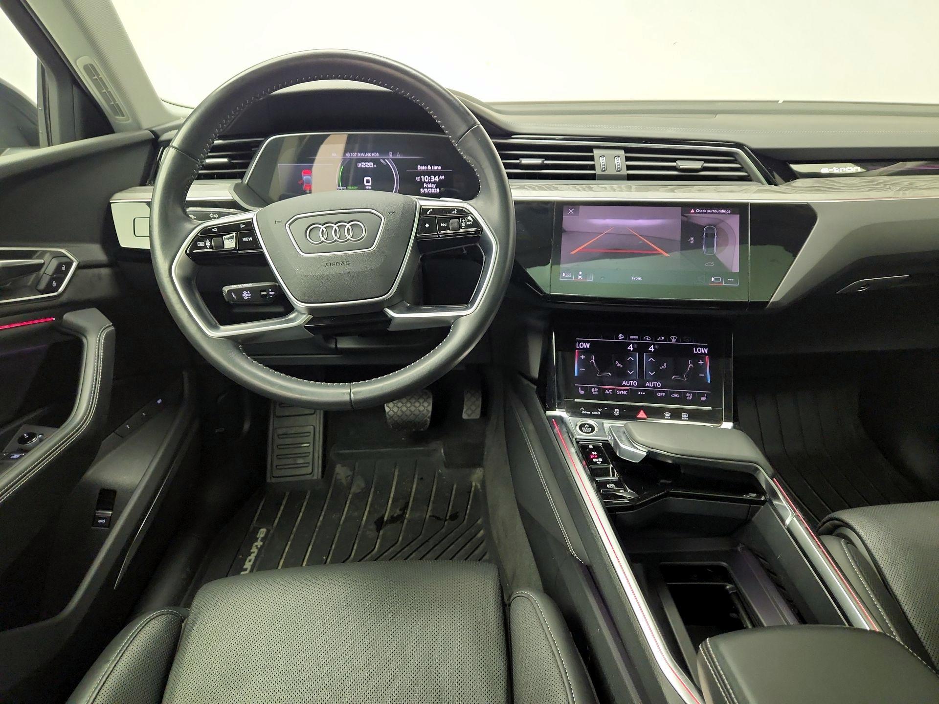 Thumbnail: 2021 Audi e-tron - 10