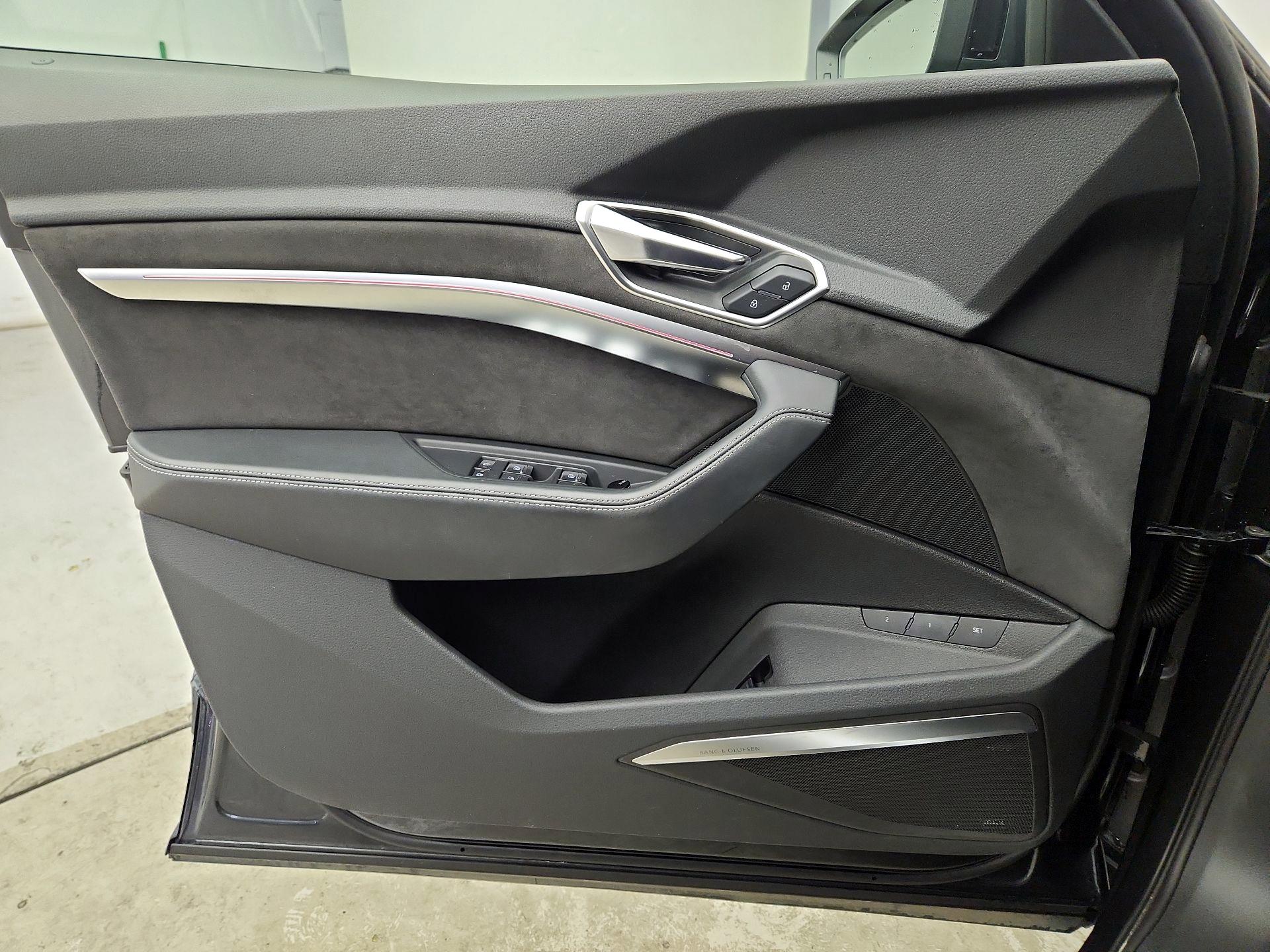 Thumbnail: 2021 Audi e-tron - 12
