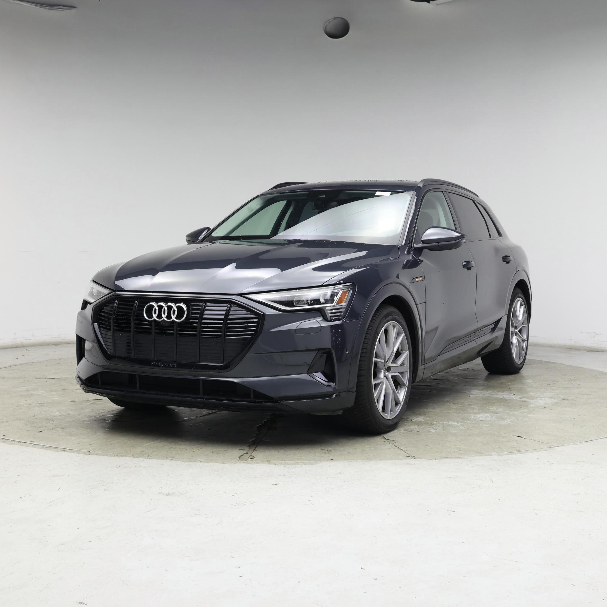 Thumbnail: 2021 Audi e-tron - 4