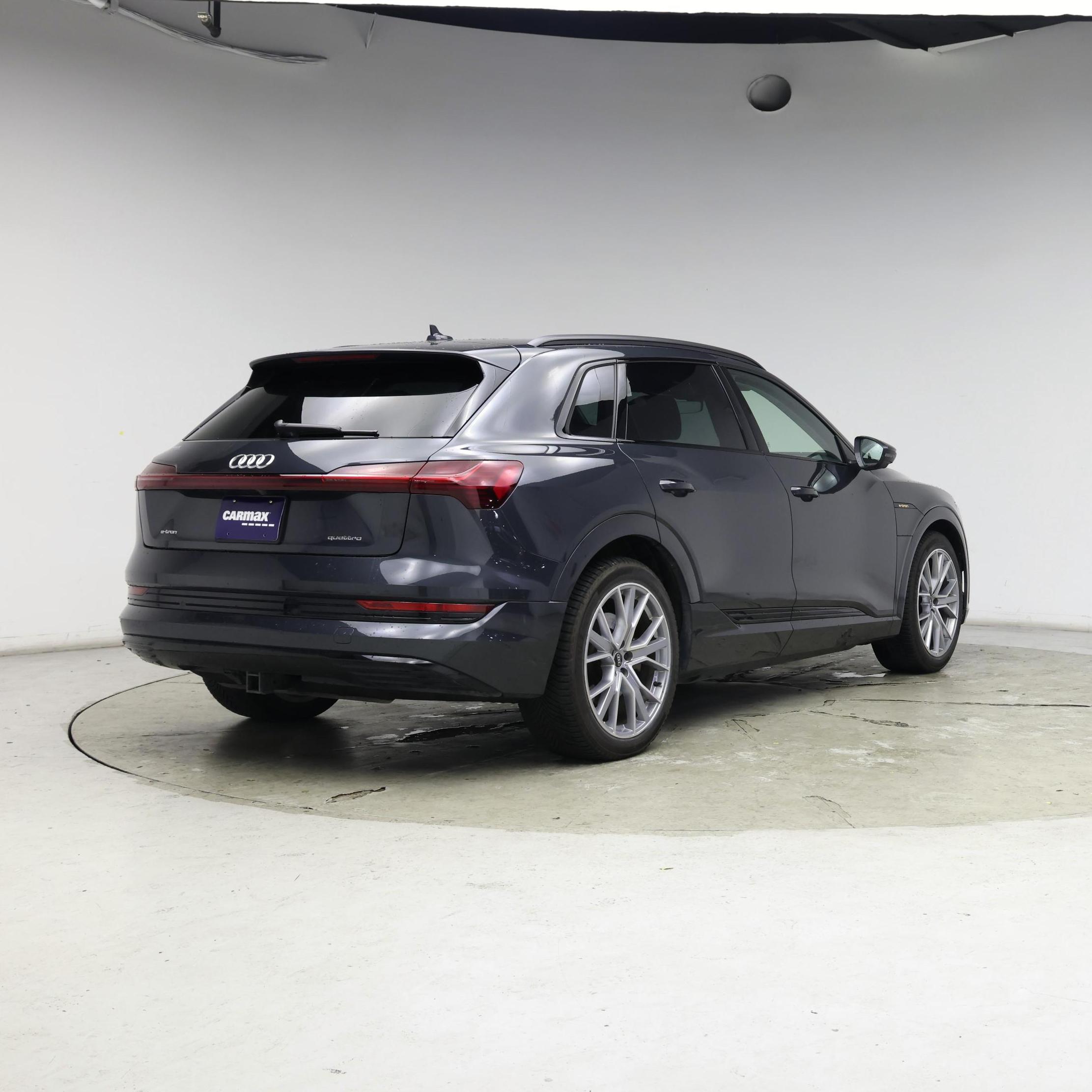 Thumbnail: 2021 Audi e-tron - 8