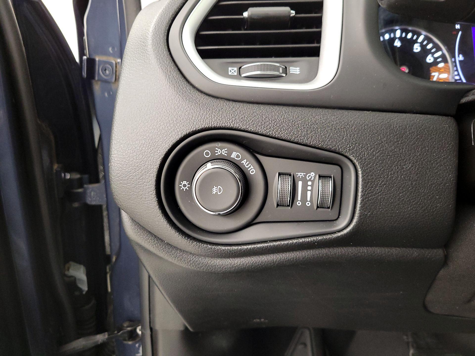 Thumbnail: 2020 Jeep Renegade - 13