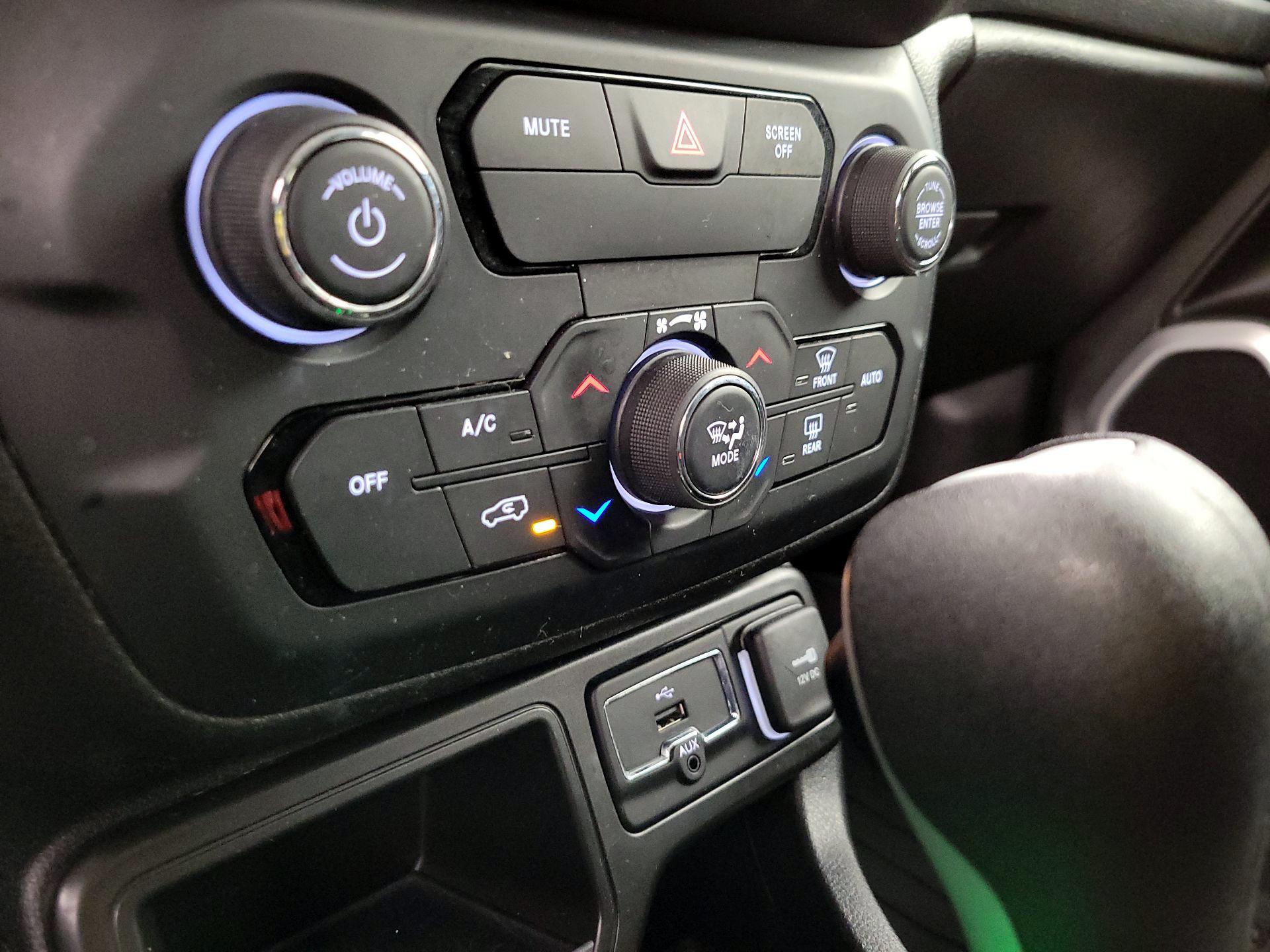 Thumbnail: 2020 Jeep Renegade - 16