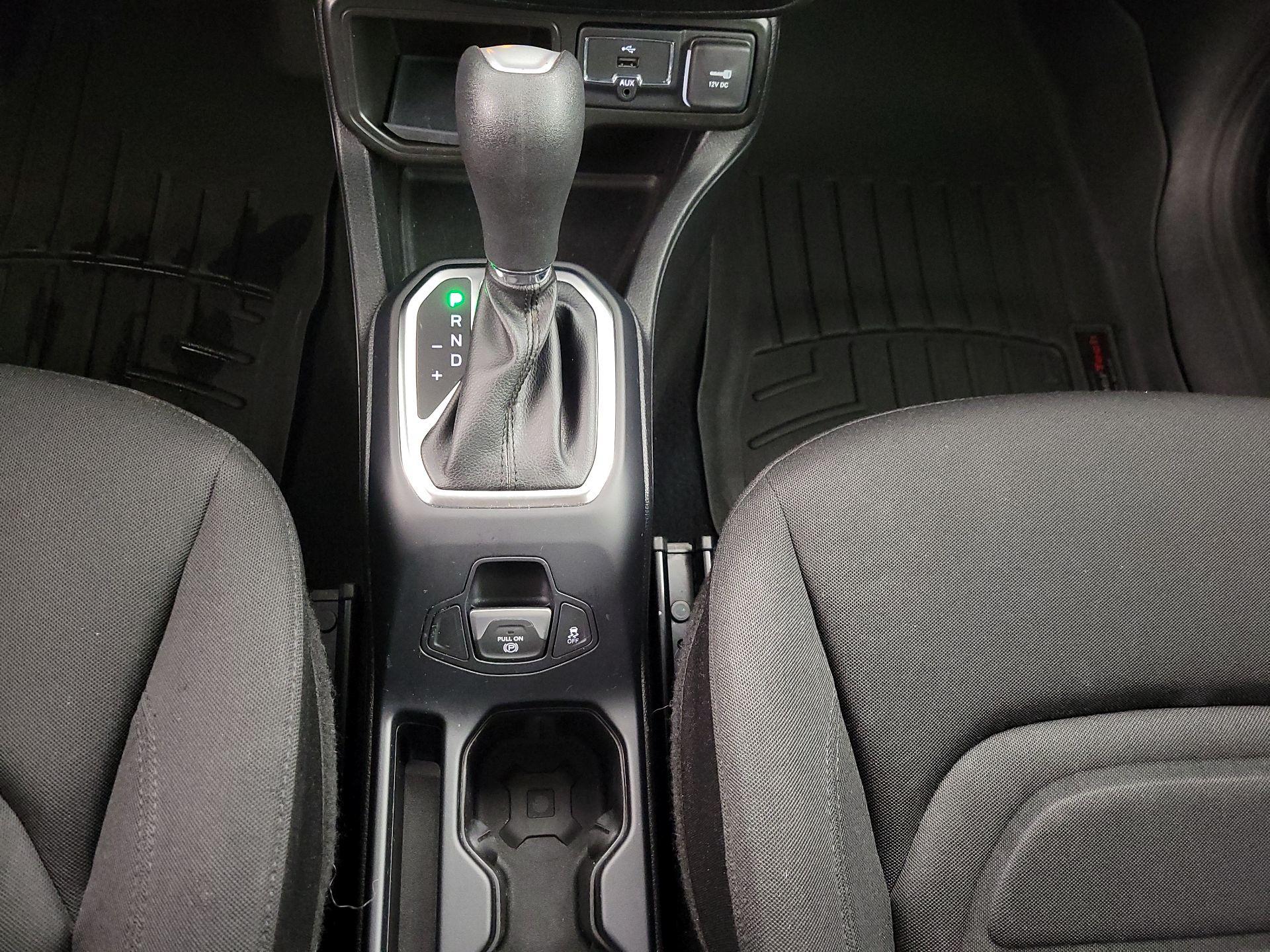 Thumbnail: 2020 Jeep Renegade - 17