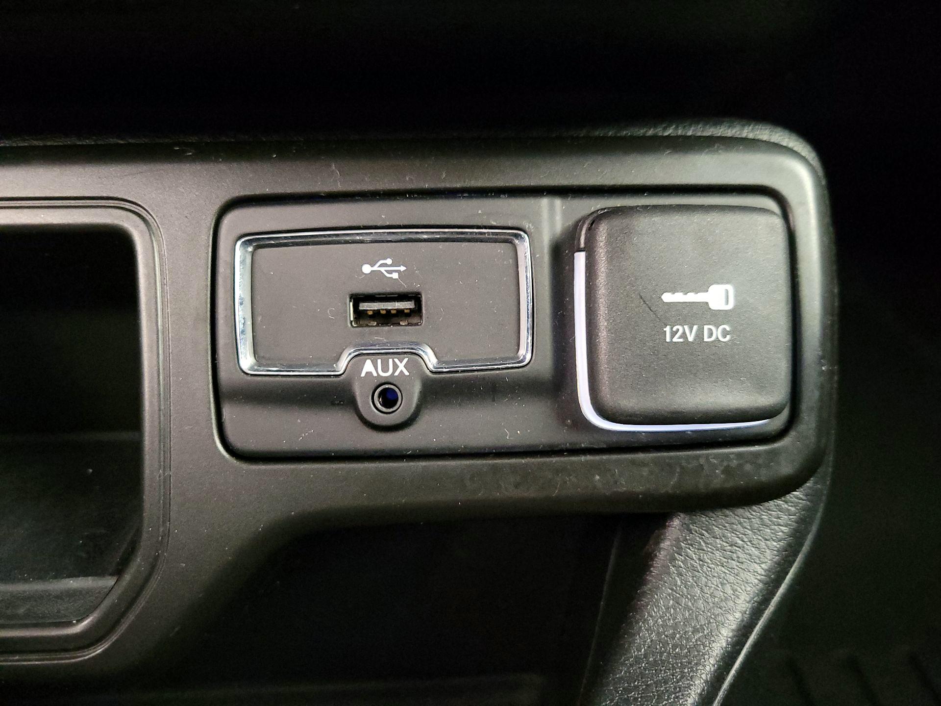 Thumbnail: 2020 Jeep Renegade - 18