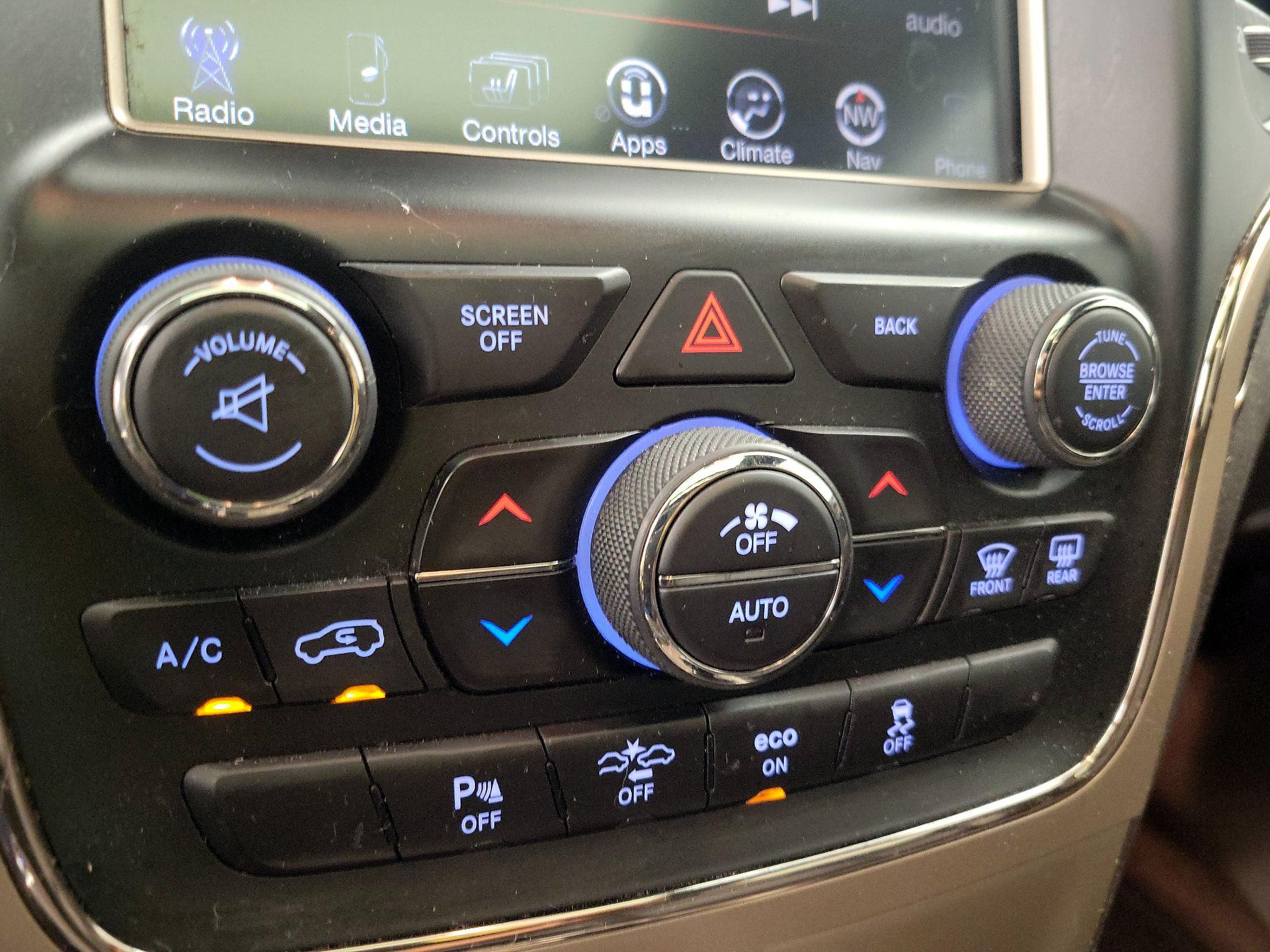 Thumbnail: 2014 Jeep Grand Cherokee - 17