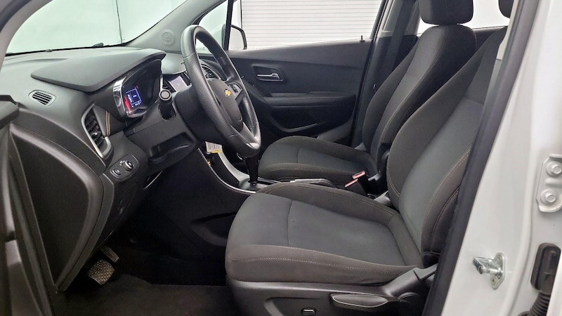 2020 Chevrolet Trax LS 11