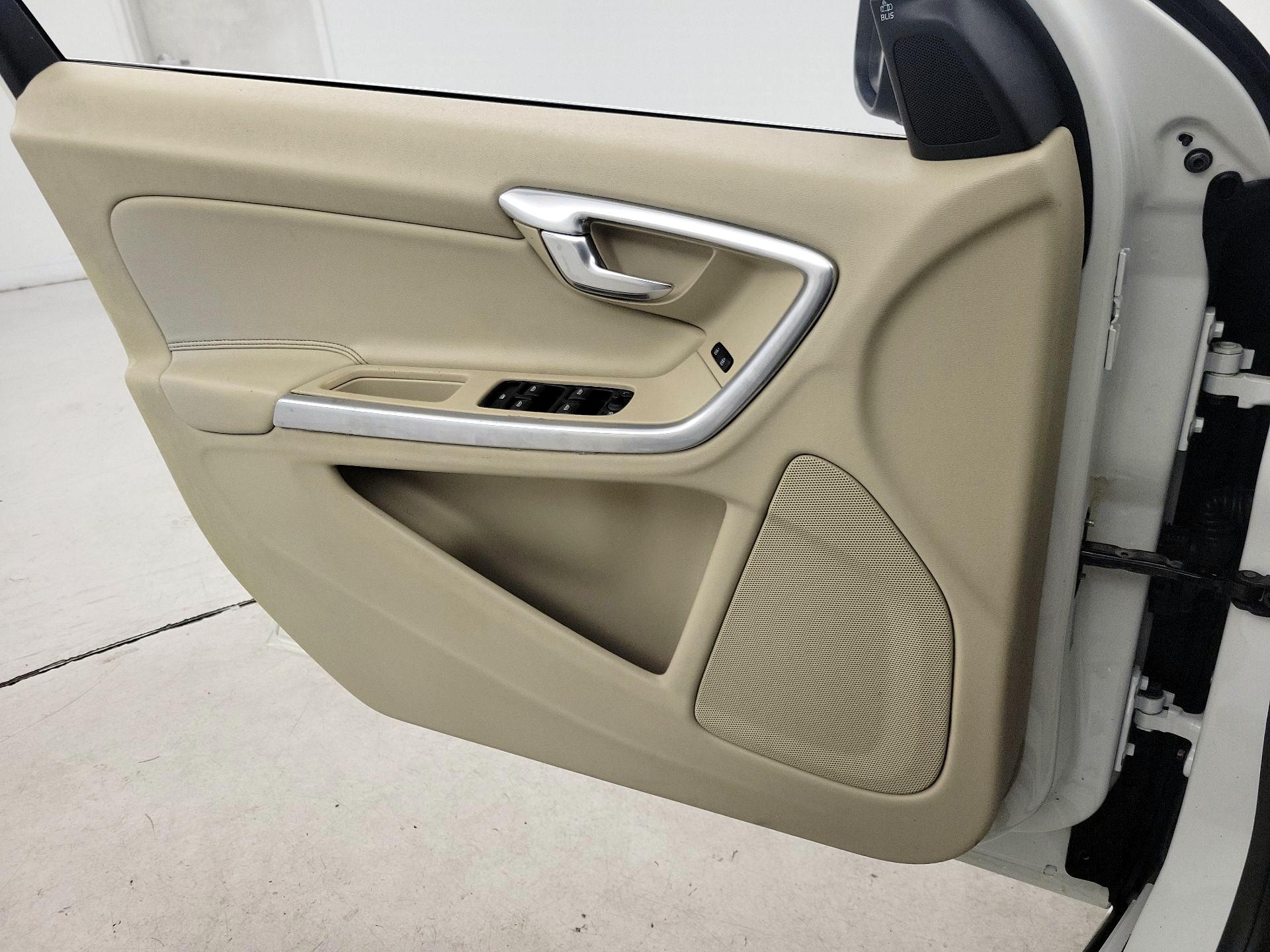 Thumbnail: 2015 Volvo S60 - 12