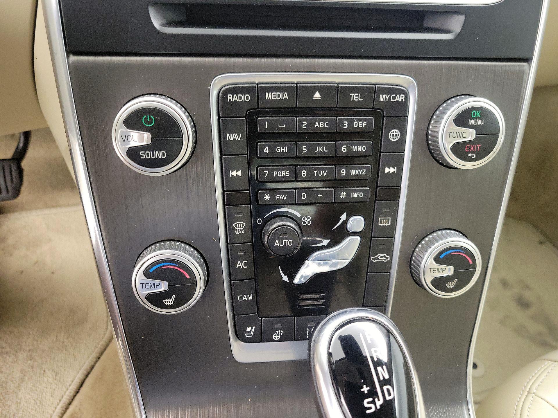 Thumbnail: 2015 Volvo S60 - 15