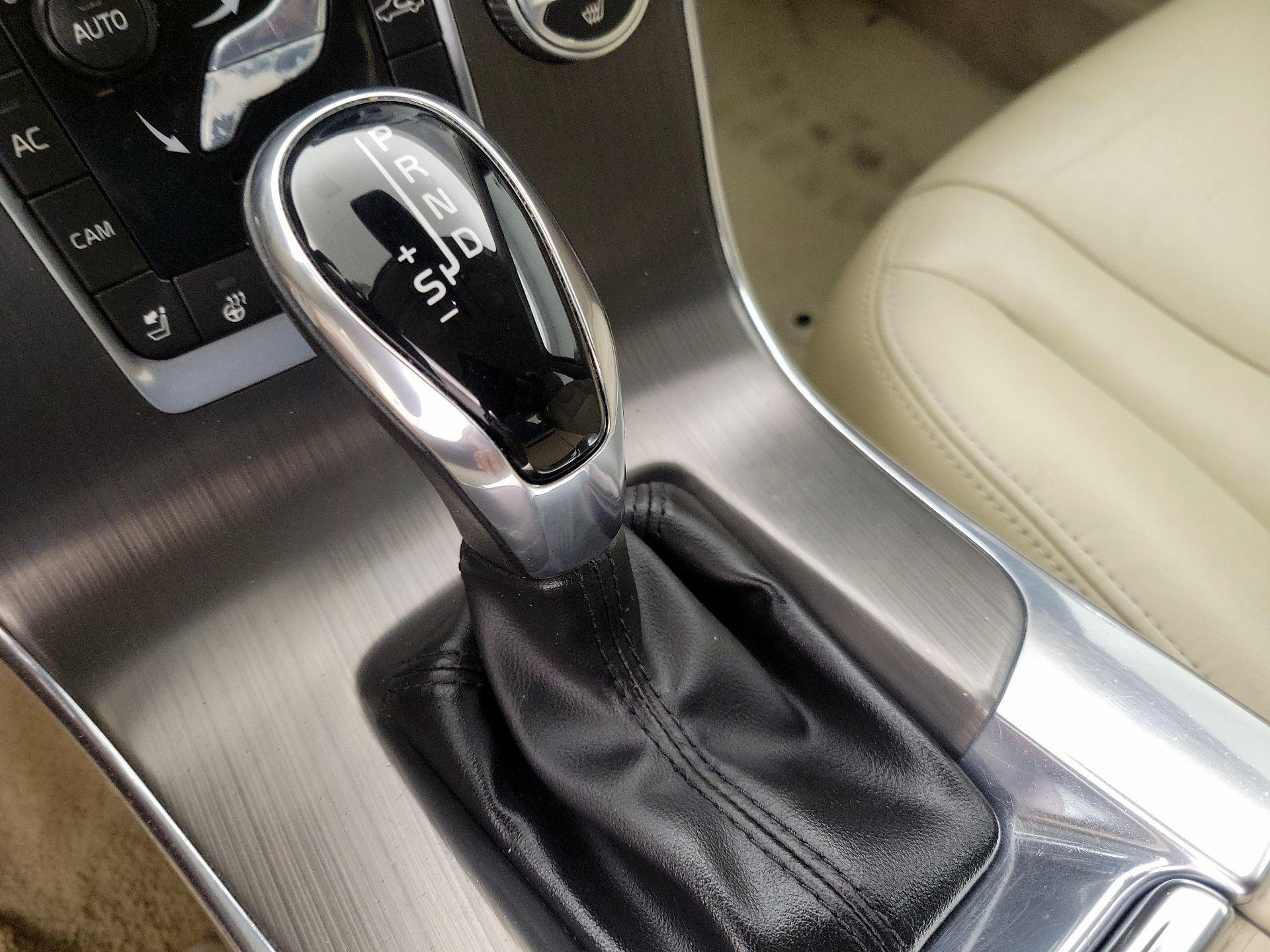 Thumbnail: 2015 Volvo S60 - 16