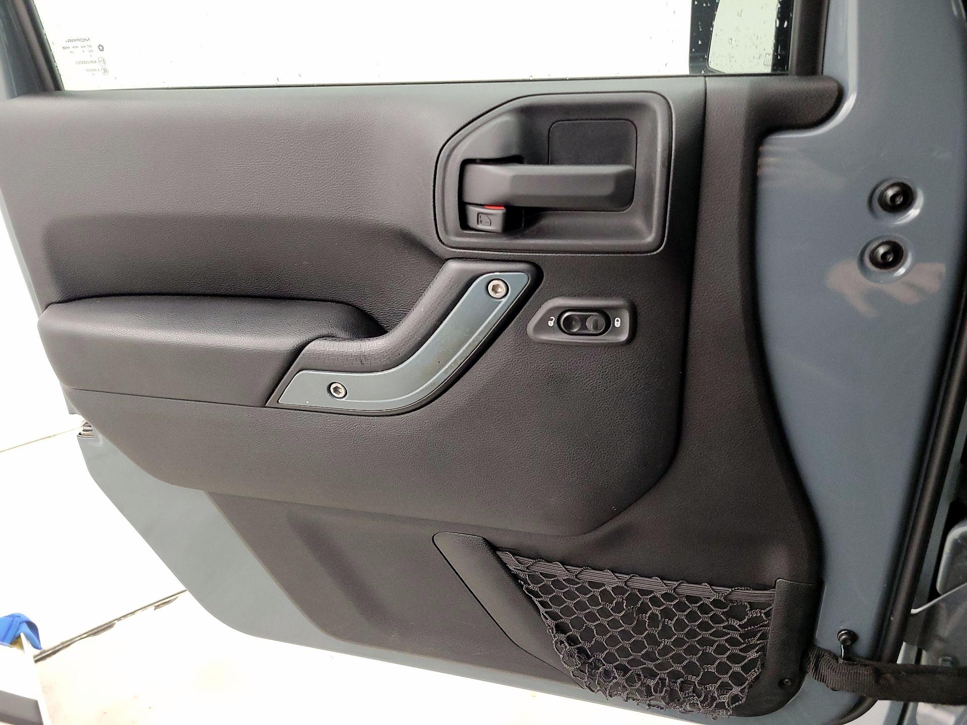 Thumbnail: 2014 Jeep Wrangler - 12