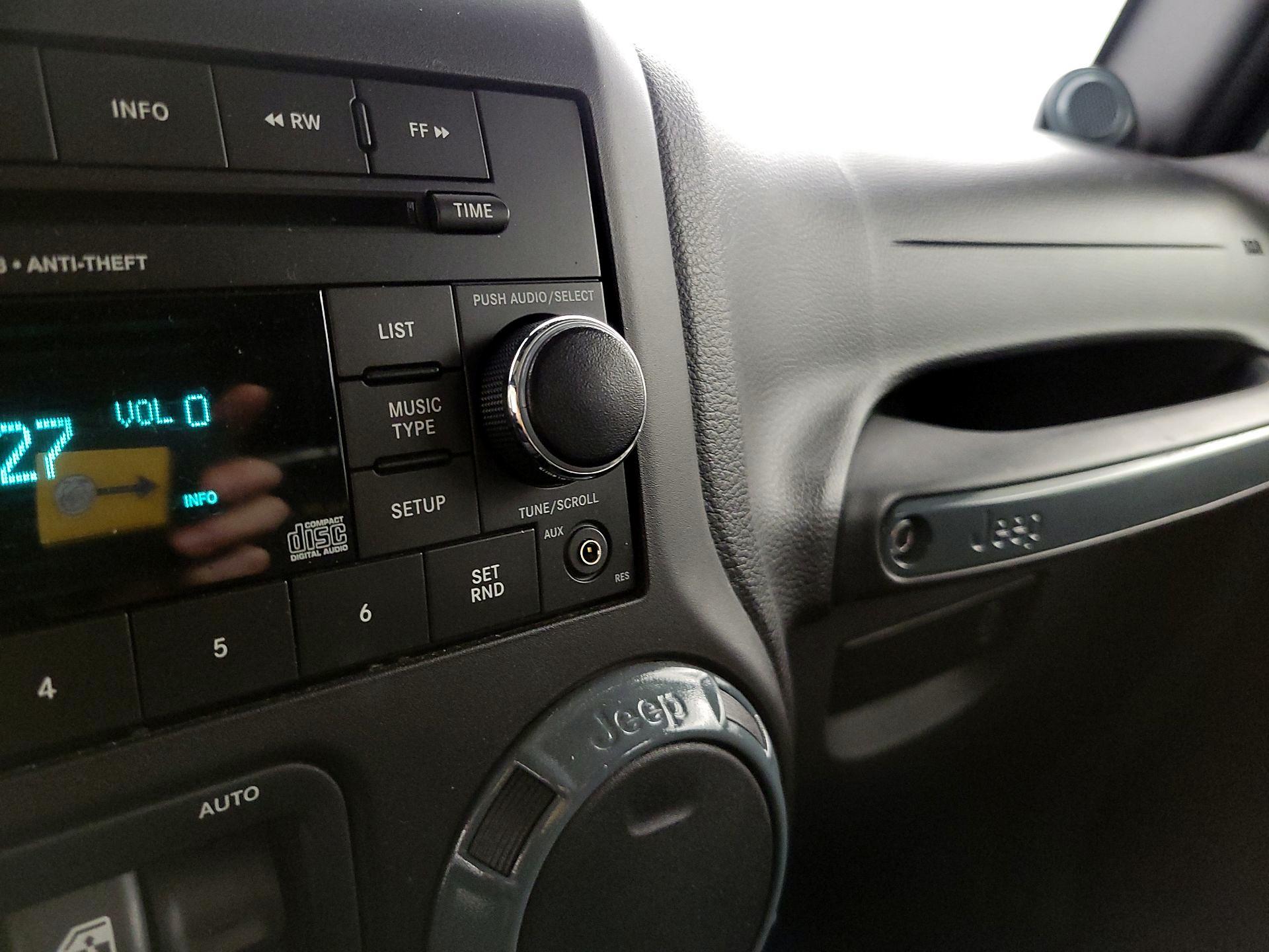 Thumbnail: 2014 Jeep Wrangler - 16