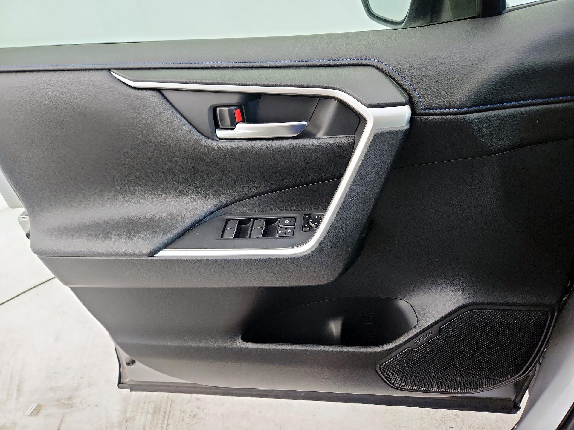 Thumbnail: 2019 Toyota RAV4 - 12