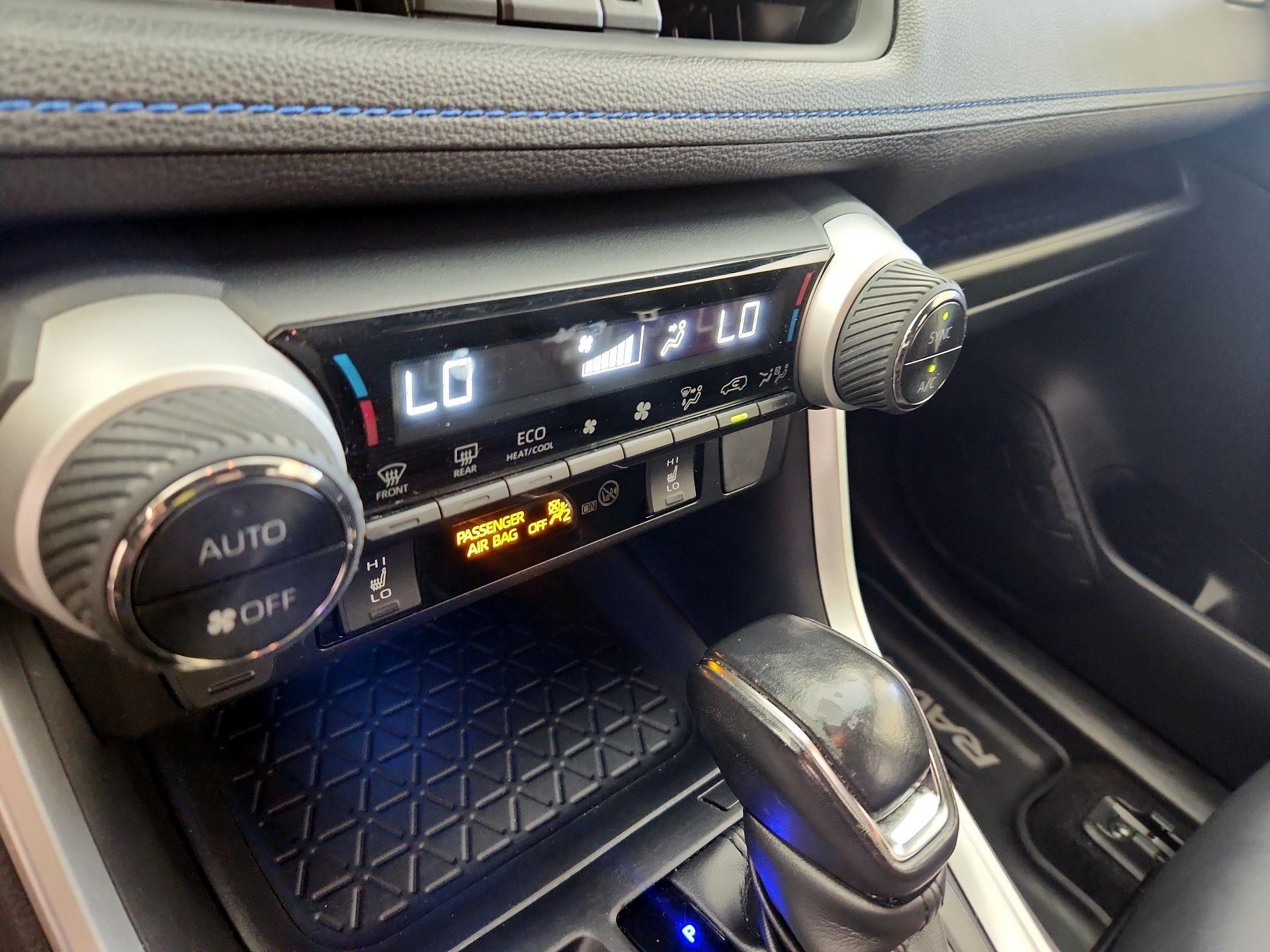 Thumbnail: 2019 Toyota RAV4 - 16