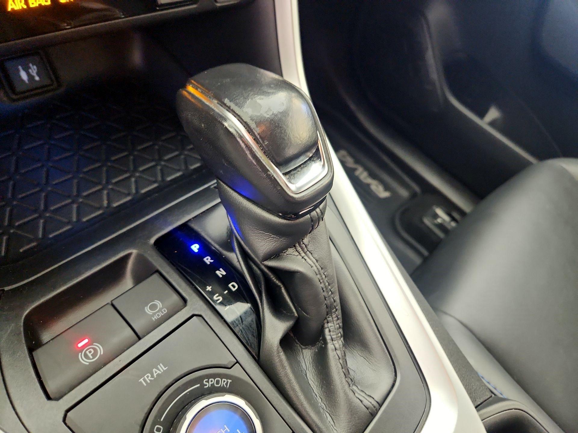 Thumbnail: 2019 Toyota RAV4 - 17