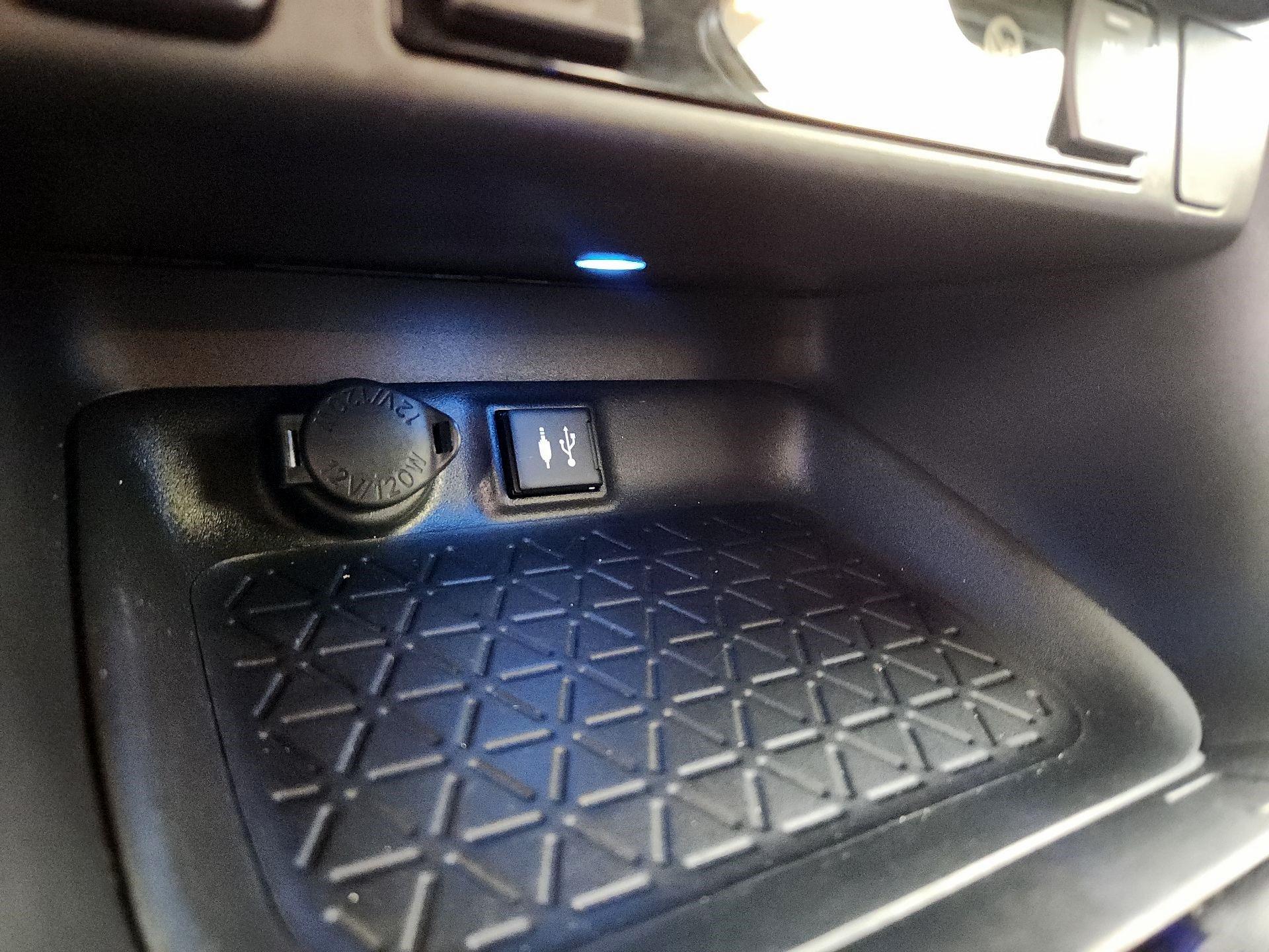 Thumbnail: 2019 Toyota RAV4 - 18